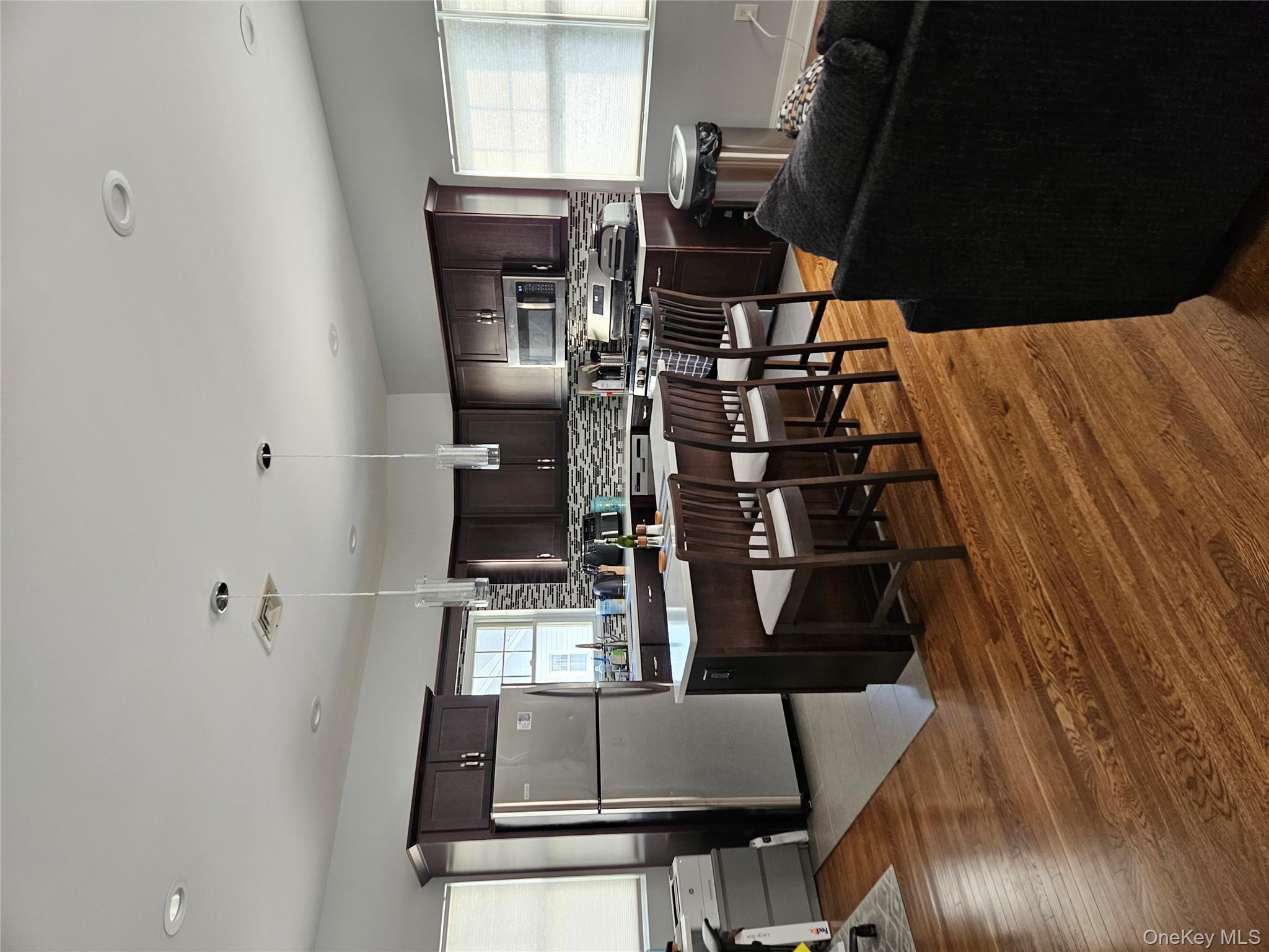 #4 photo, 93 Hempstead Avenue, Lynbrook , NY 11563