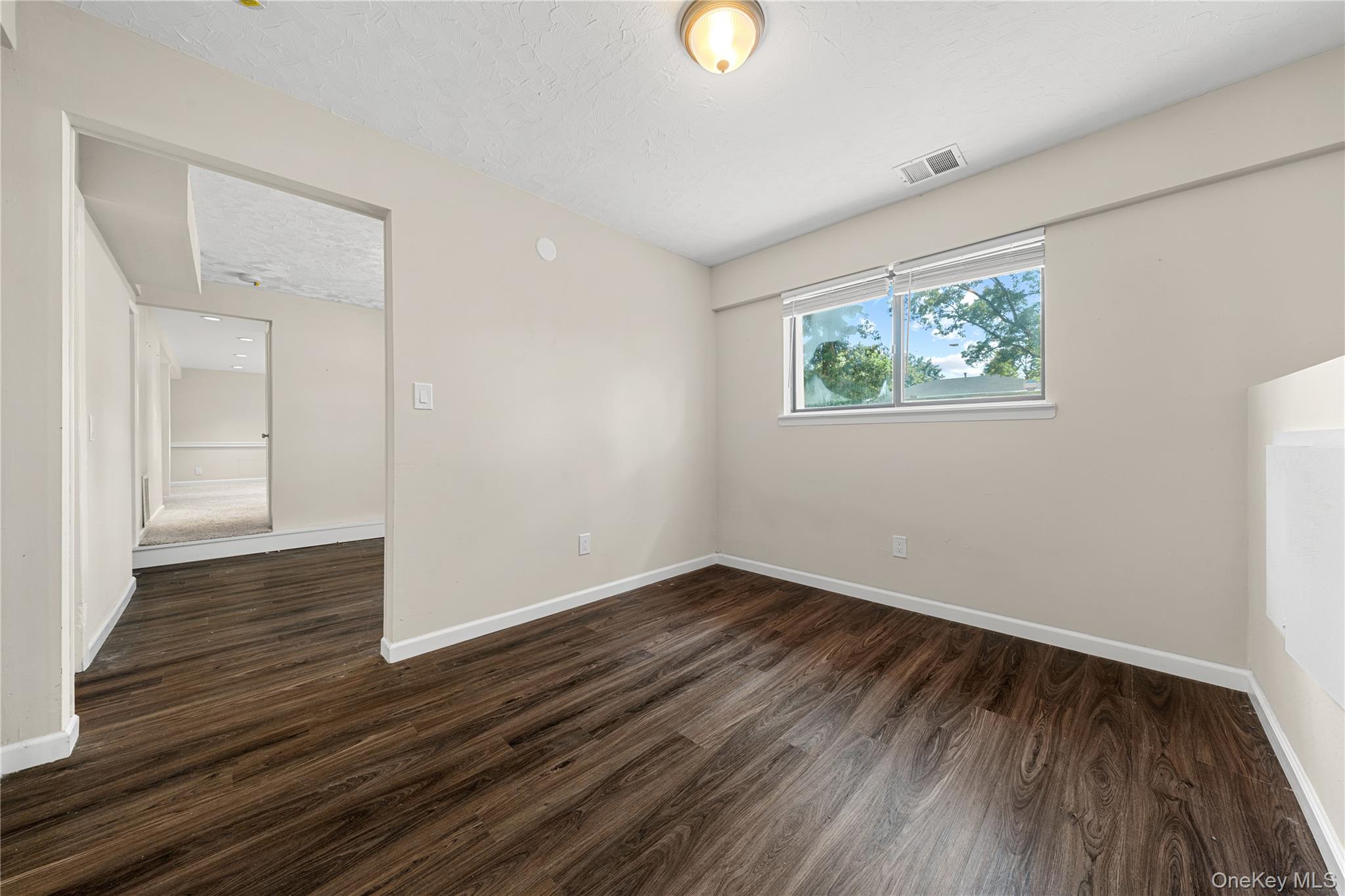 #13 photo, 7 Pierre Drive, সাফোক কাউন্টি Commack , NY 11725