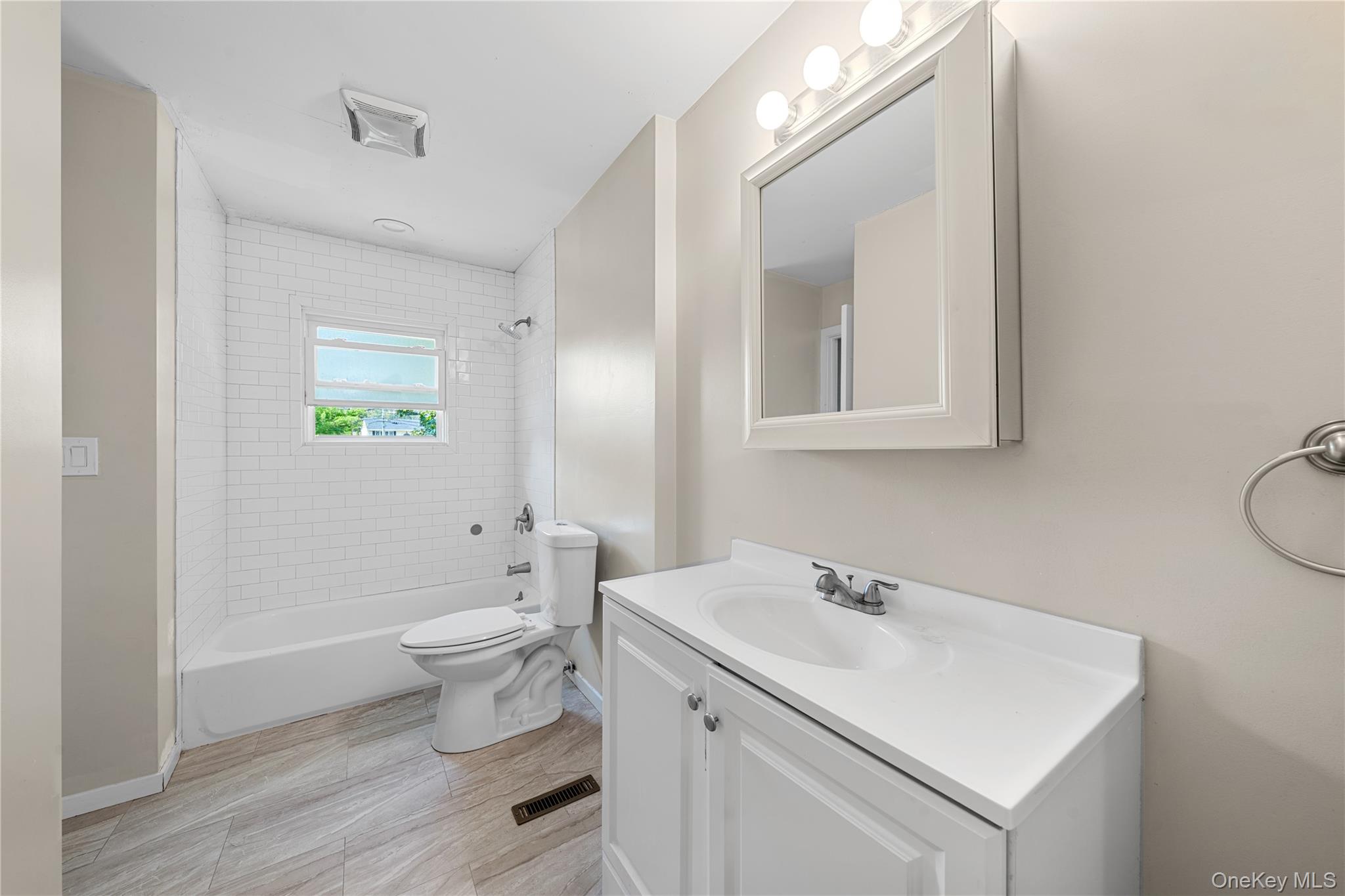 #8 photo, 7 Pierre Drive, সাফোক কাউন্টি Commack , NY 11725