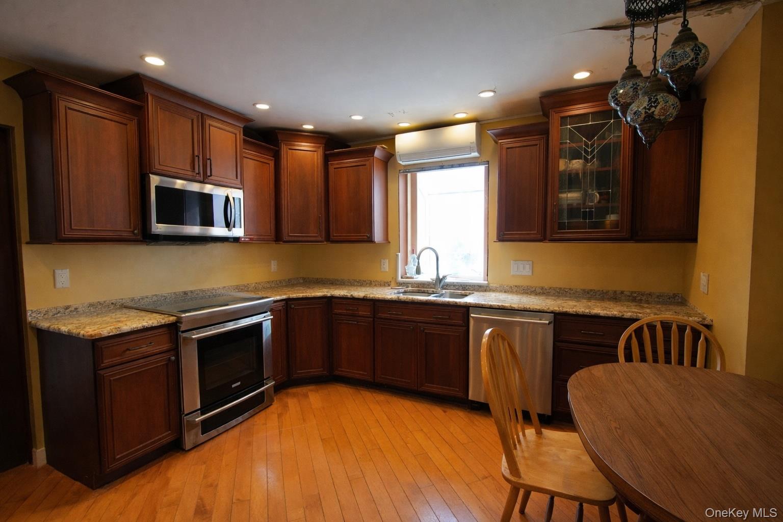 #2 photo, 10 Farview Avenue, Bayville , NY 11709