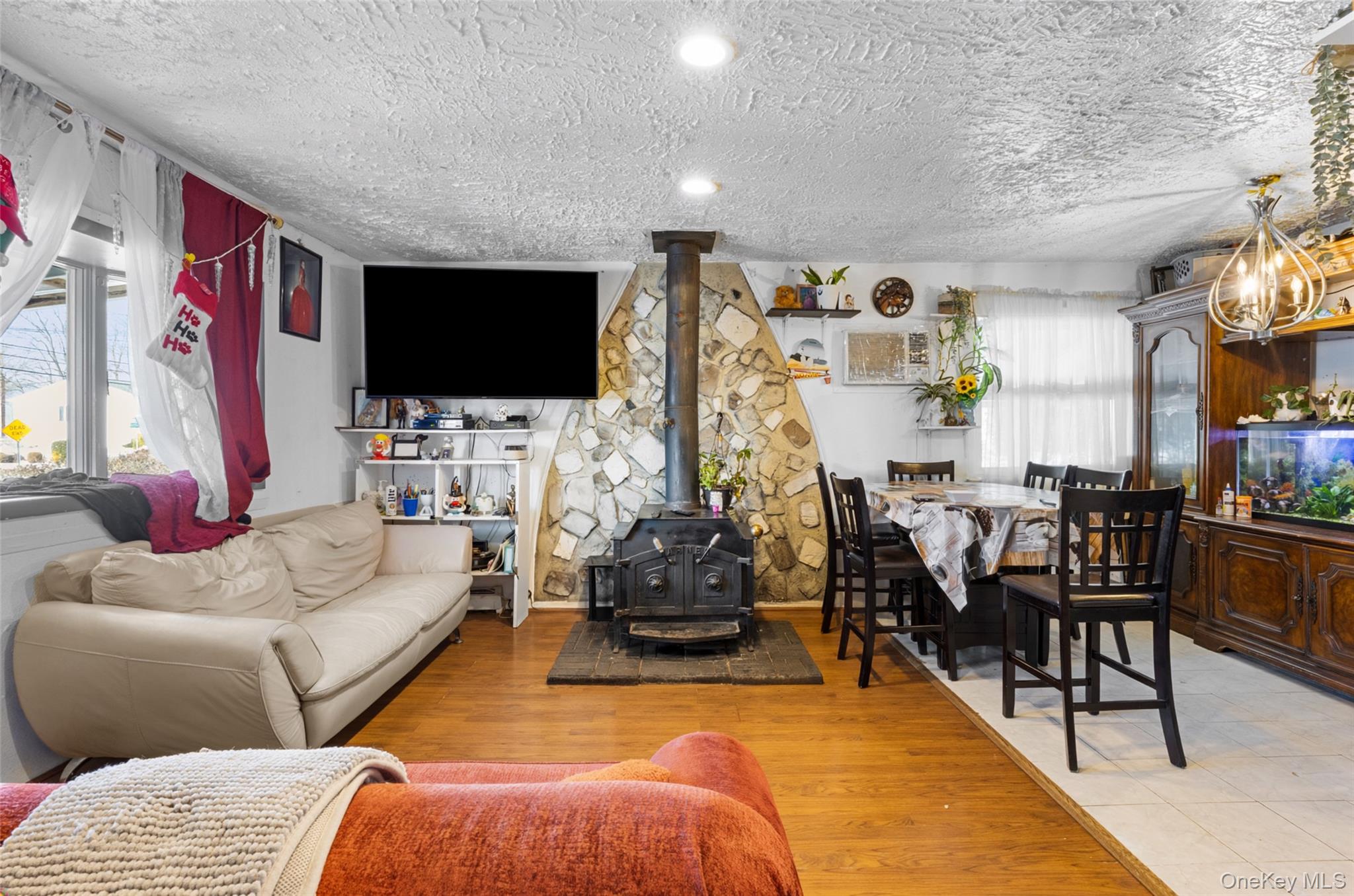 #10 photo, 239 Washington Avenue, מחוז סאפוק Amityville , NY 11701