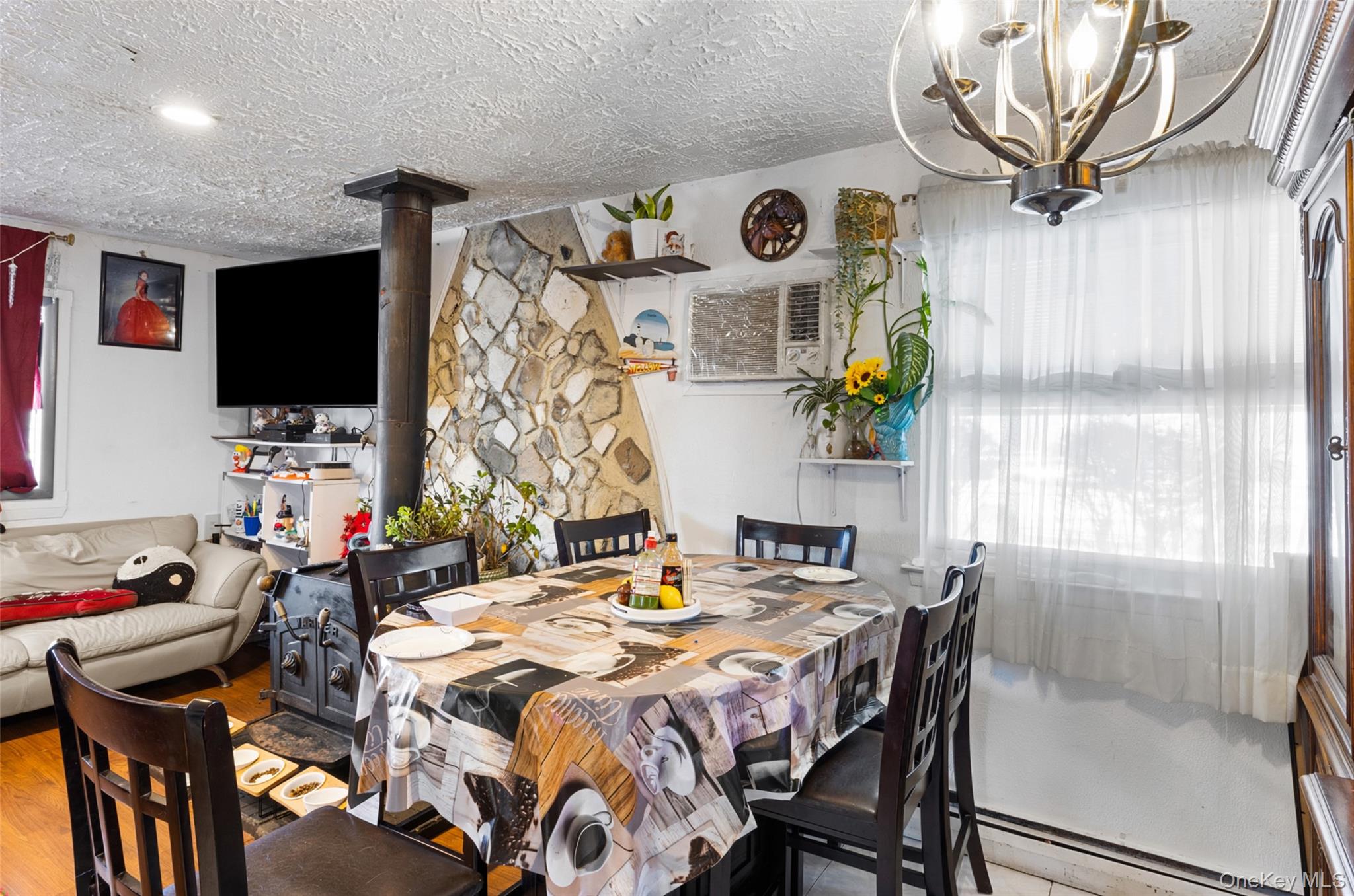 #13 photo, 239 Washington Avenue, מחוז סאפוק Amityville , NY 11701