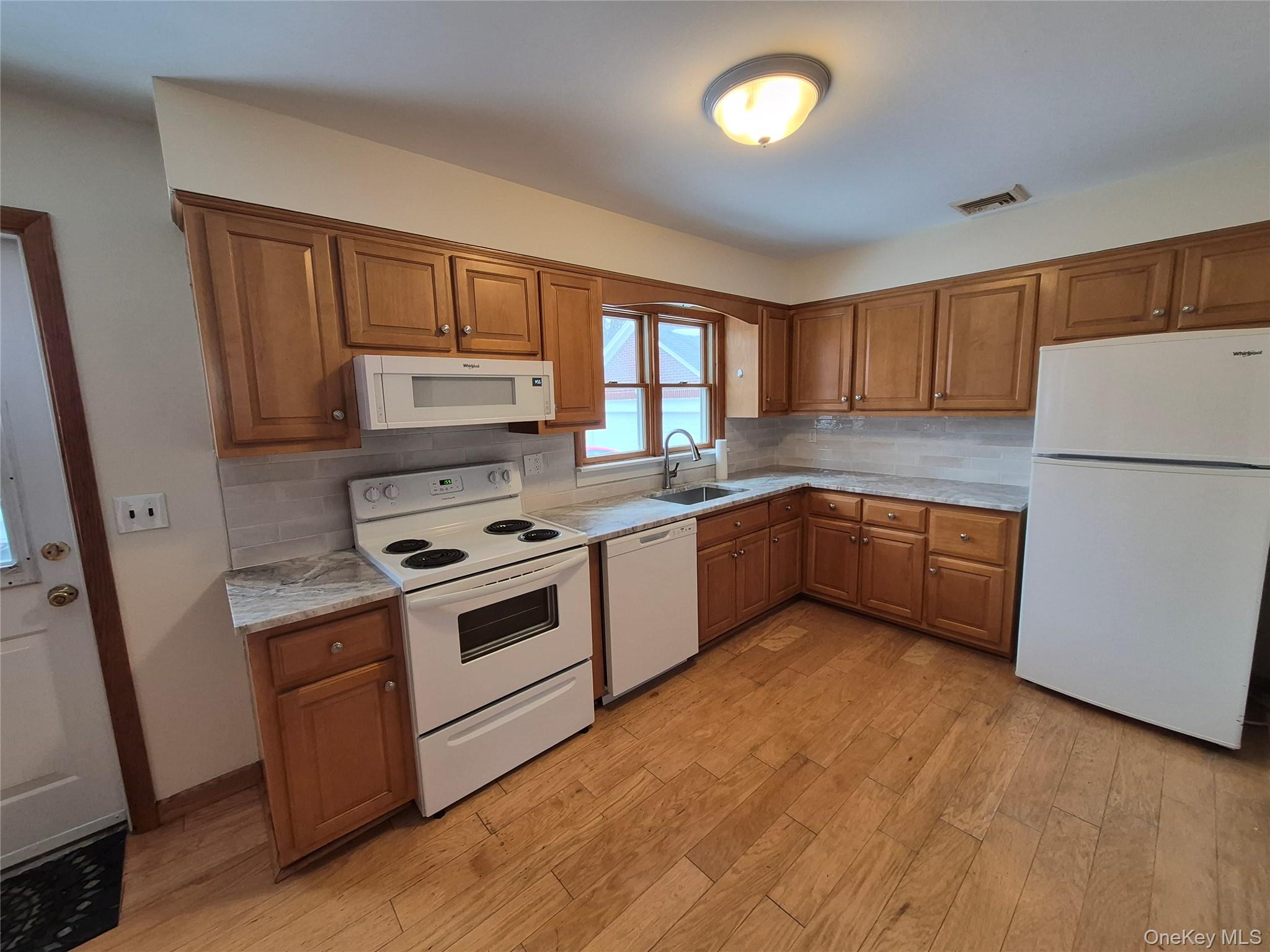 #3 photo, 907 1st Street, East Northport , NY 11731