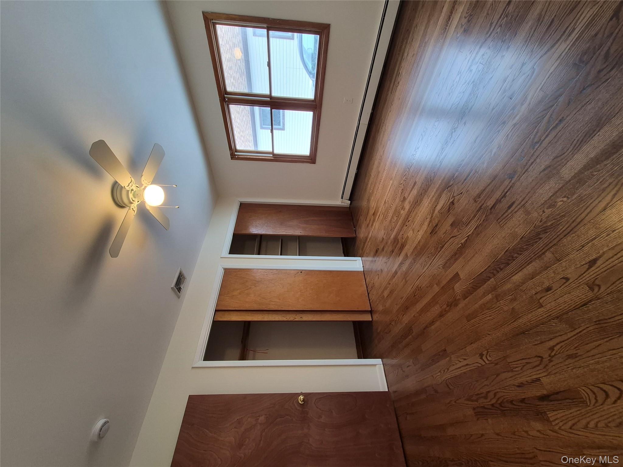 #7 photo, 907 1st Street, East Northport , NY 11731