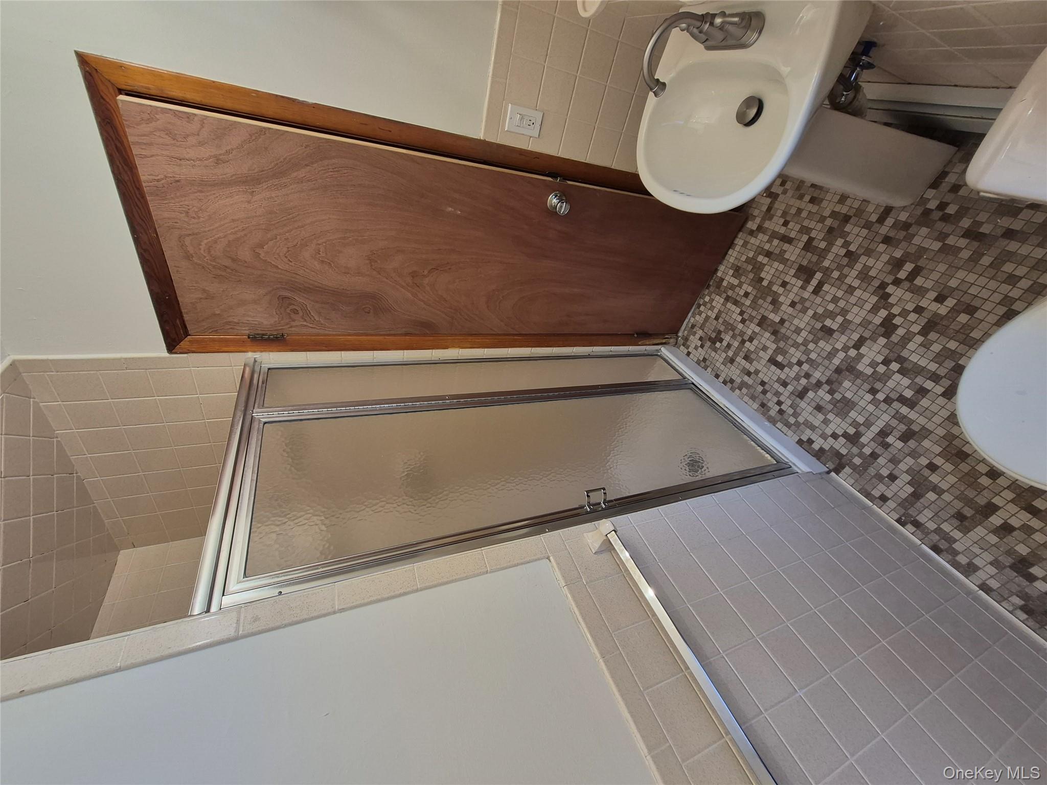 #8 photo, 907 1st Street, East Northport , NY 11731