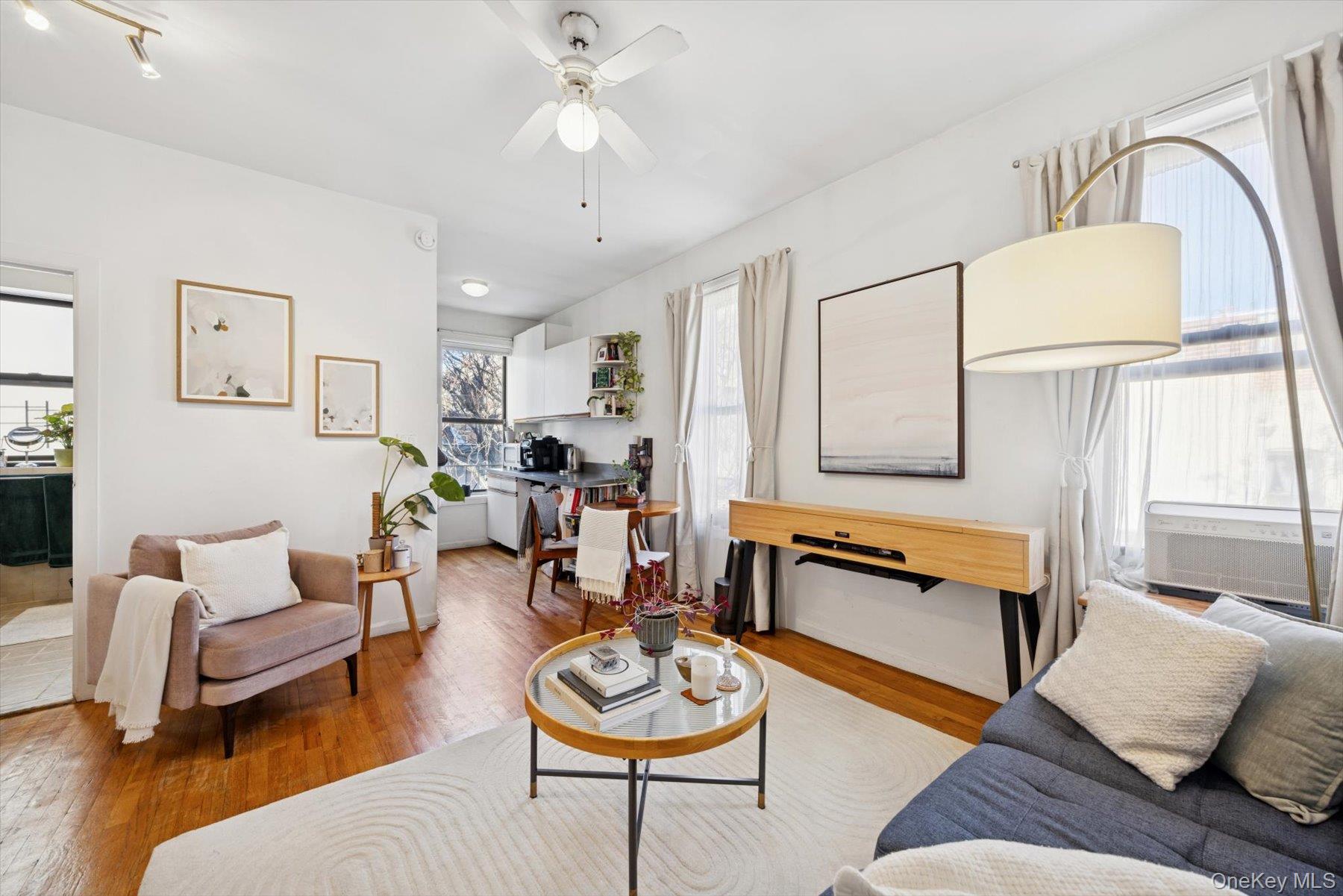 #2 photo, 205 W 103rd Street, 맨해튼 New York (Manhattan) , NY 10025