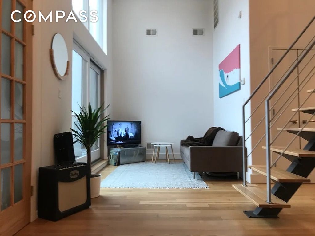 #11 photo, 94 Meserole Street, Williamsburg , NY 11206