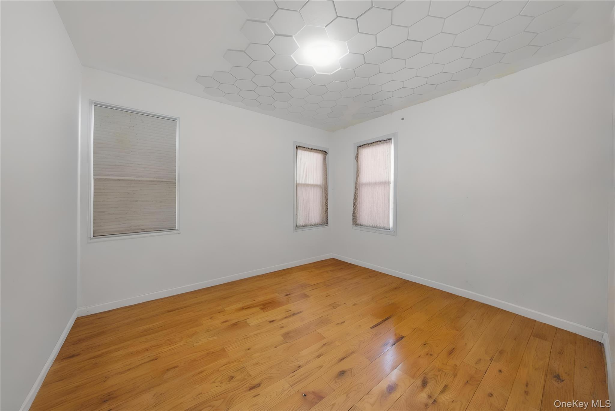 #18 photo, 11915 193rd Street, Saint Albans , NY 11412