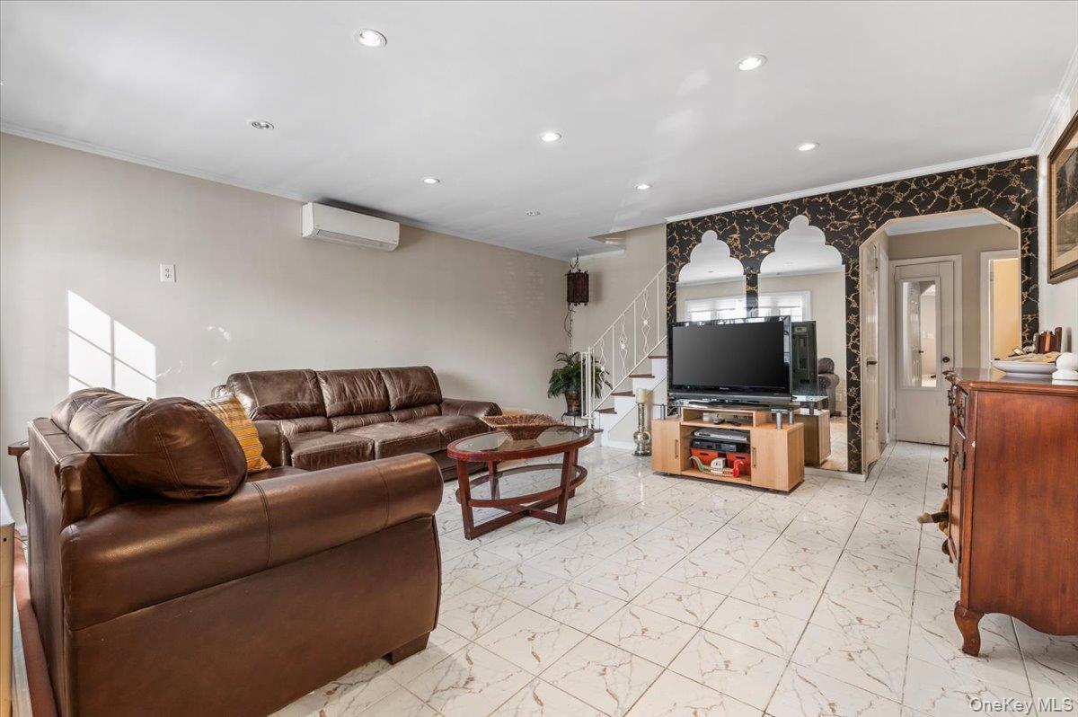 #4 photo, 33 McKee Street, Floral Park , NY 11001