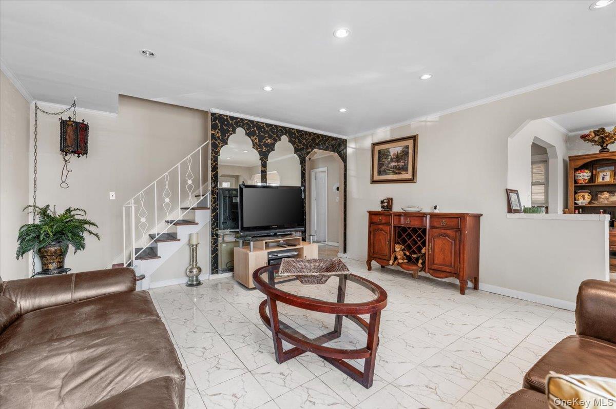 #5 photo, 33 McKee Street, Floral Park , NY 11001