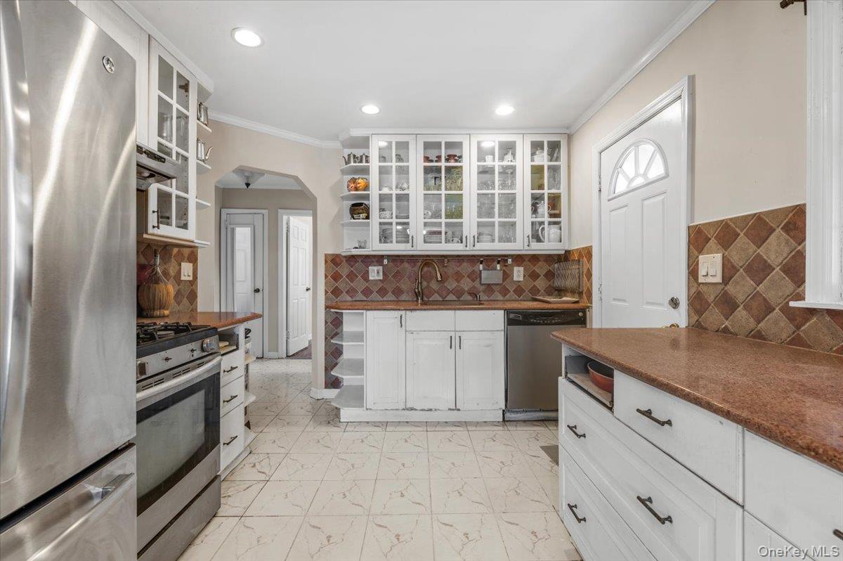 #9 photo, 33 McKee Street, Floral Park , NY 11001