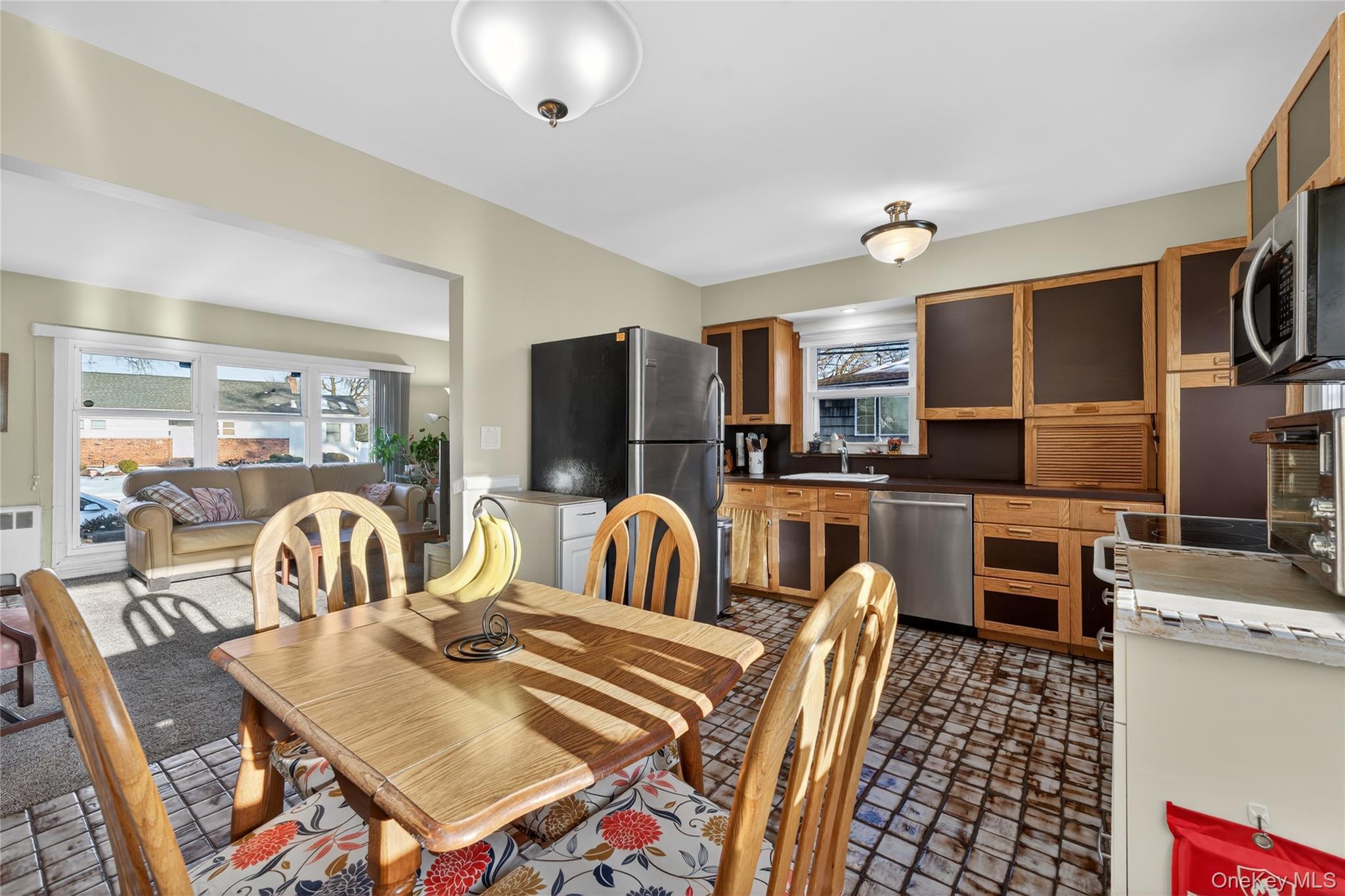 #10 photo, 59 Holly Road, Hewlett , NY 11557