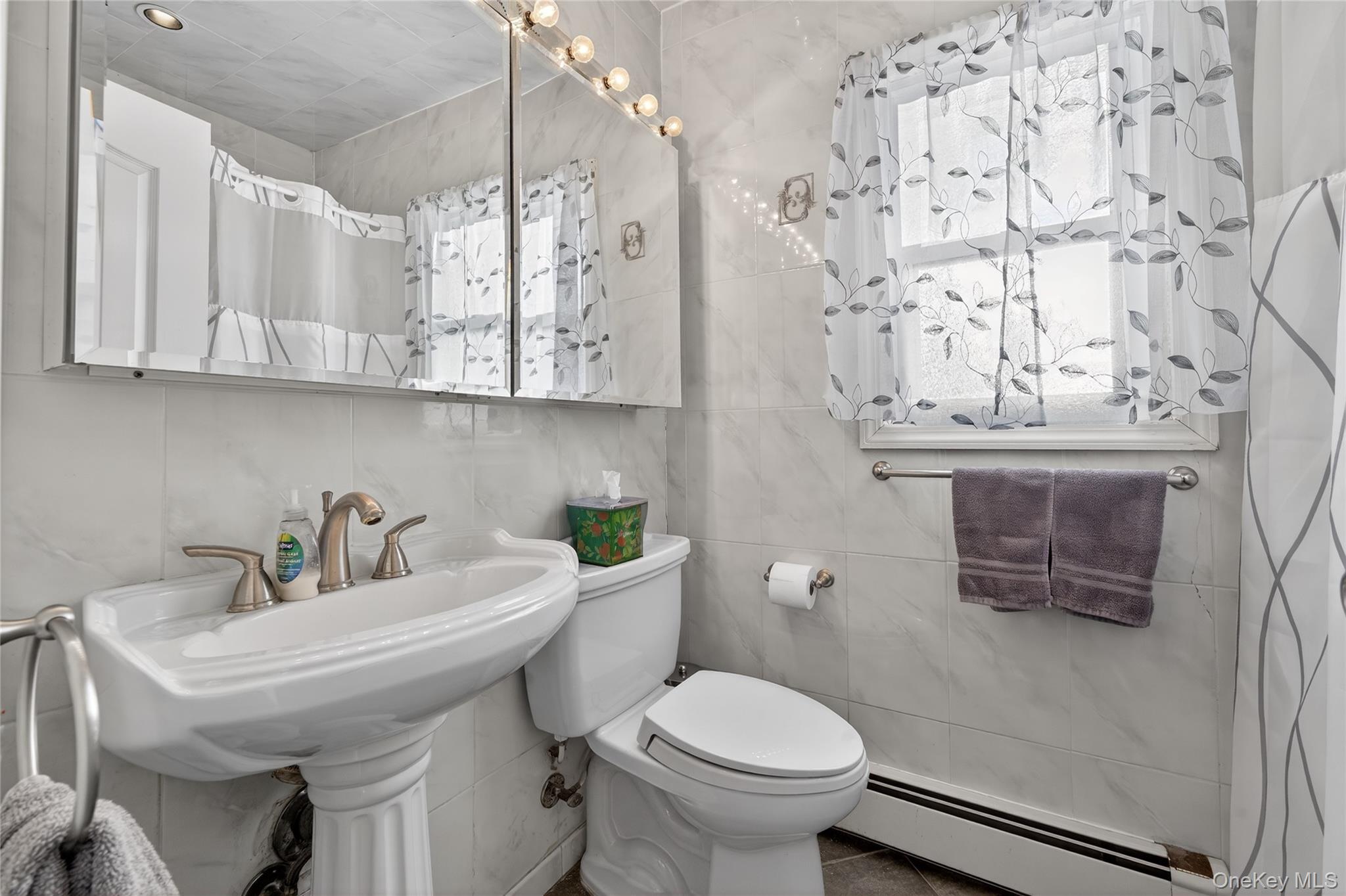 #15 photo, 59 Holly Road, Hewlett , NY 11557