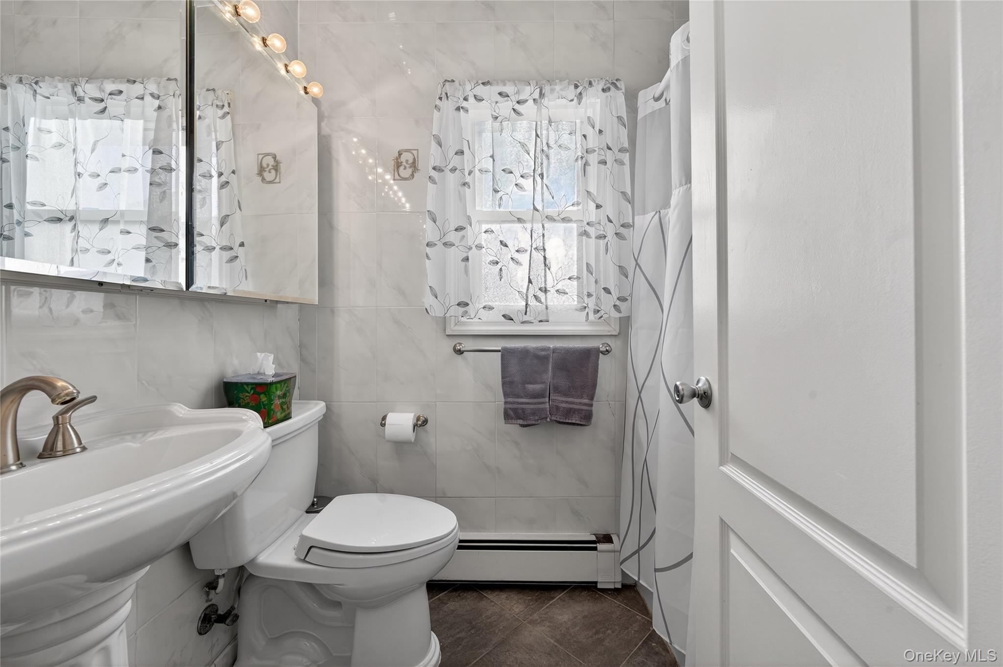 #16 photo, 59 Holly Road, Hewlett , NY 11557