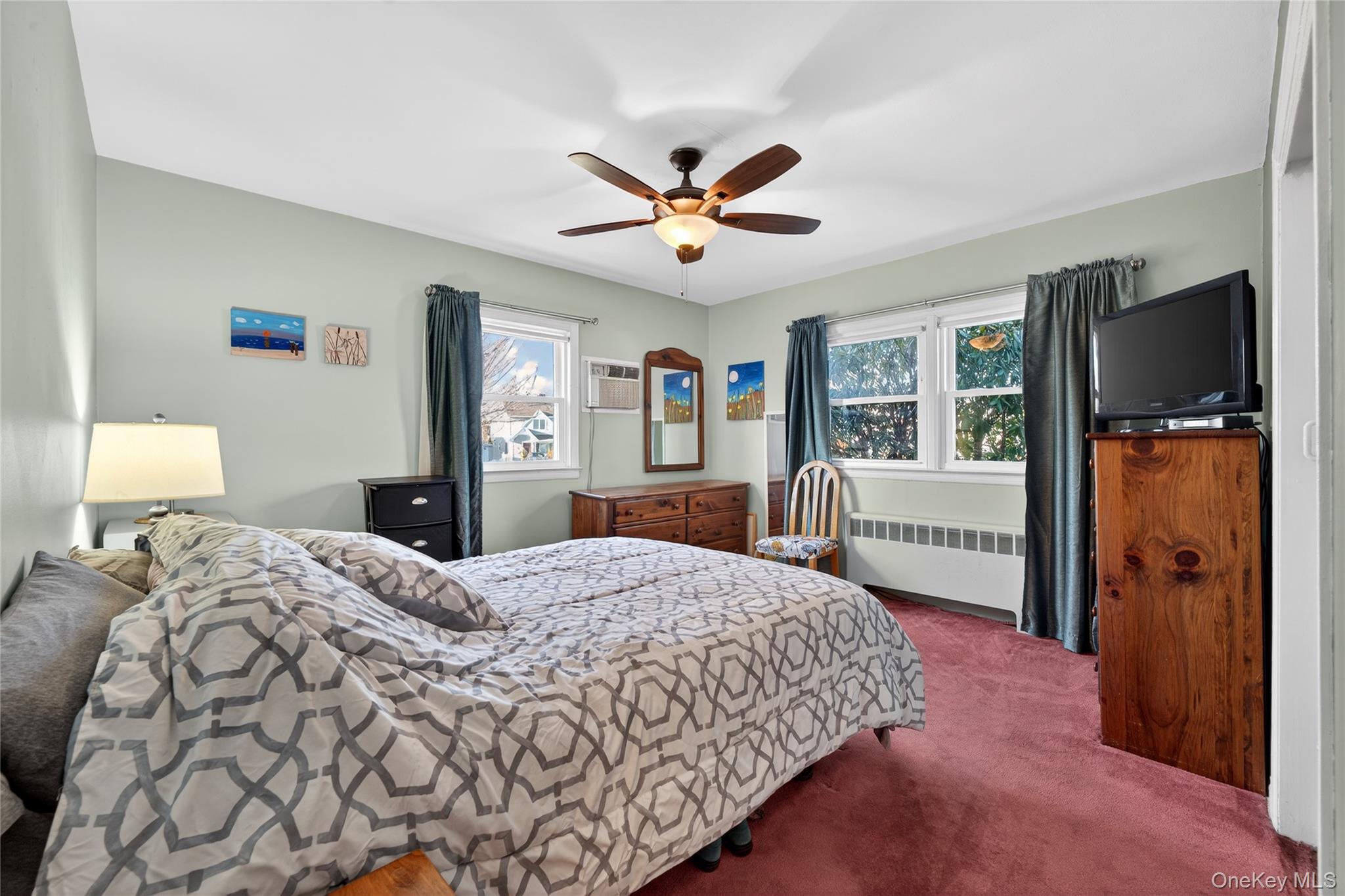 #17 photo, 59 Holly Road, Hewlett , NY 11557