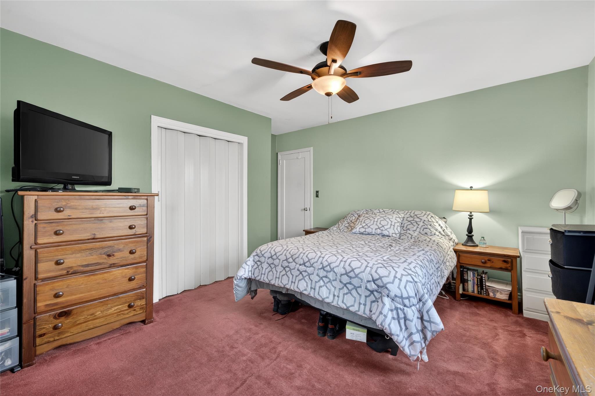 #18 photo, 59 Holly Road, Hewlett , NY 11557