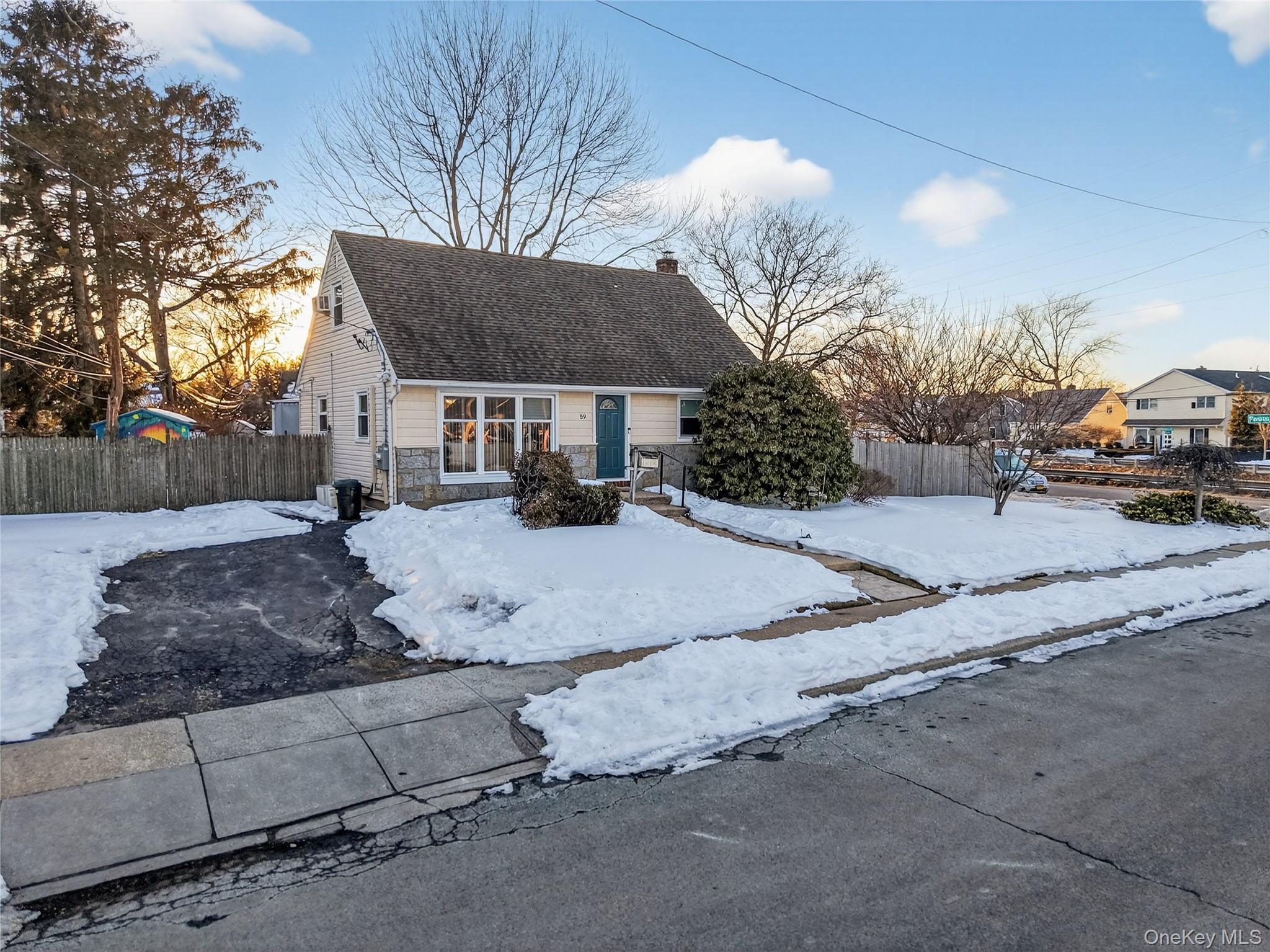 #2 photo, 59 Holly Road, Hewlett , NY 11557