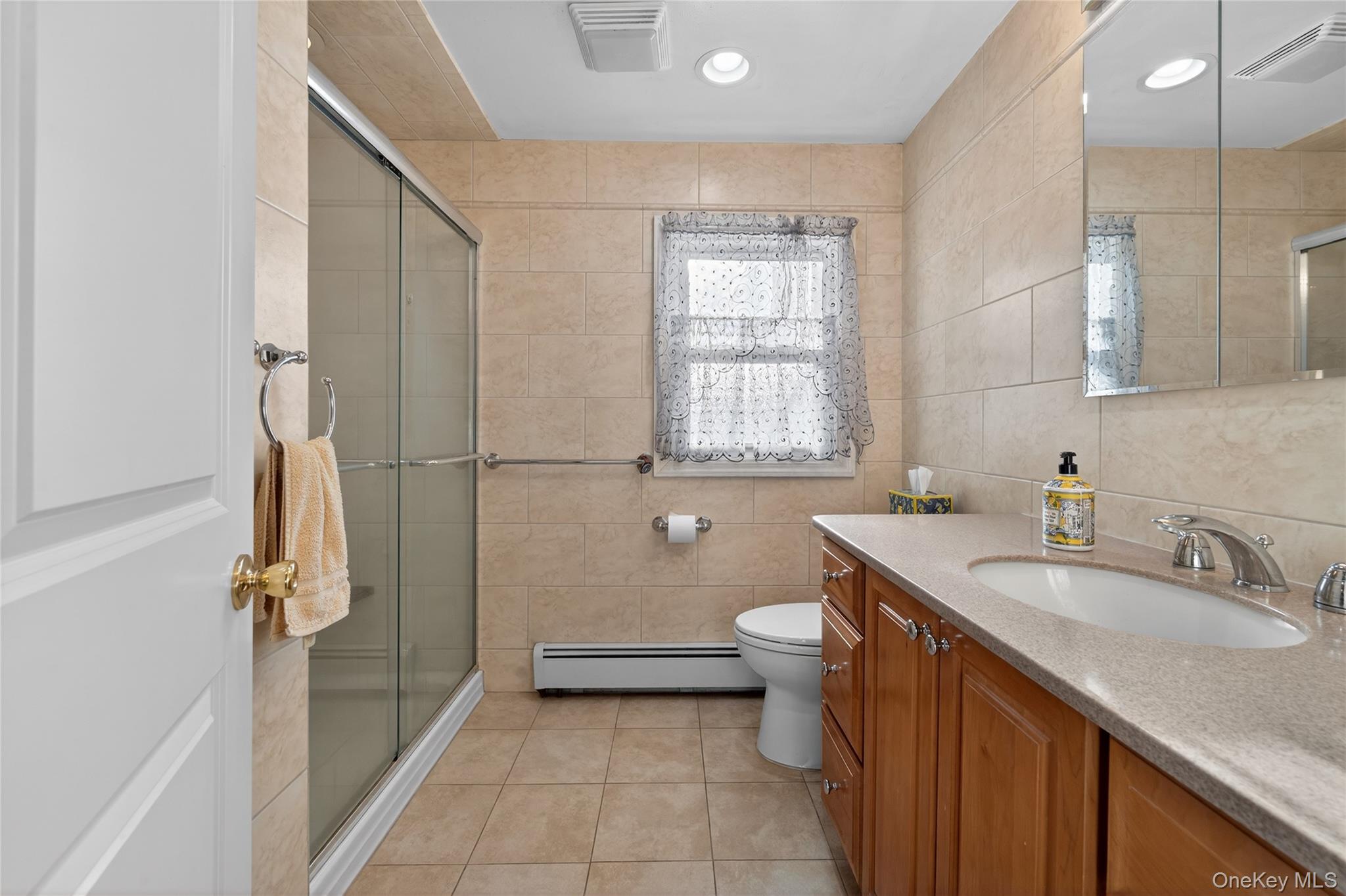 #20 photo, 59 Holly Road, Hewlett , NY 11557