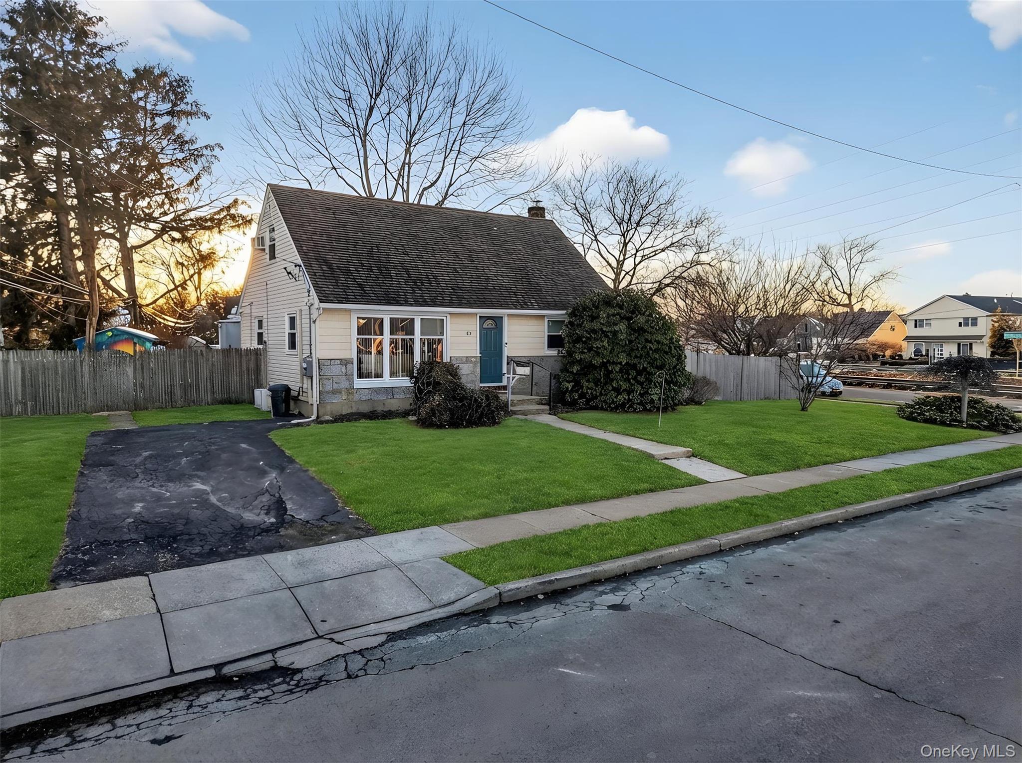 #3 photo, 59 Holly Road, Hewlett , NY 11557