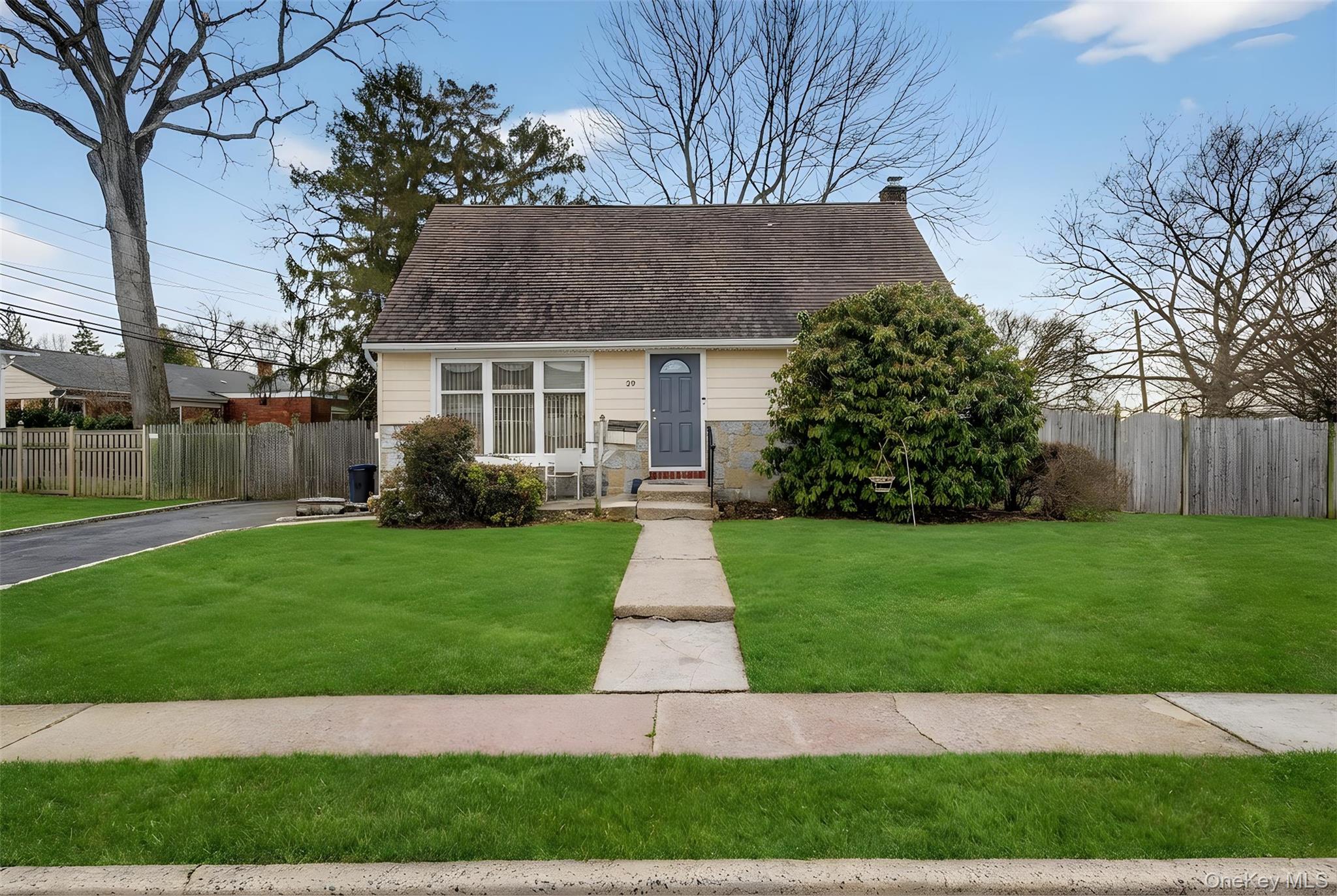 #4 photo, 59 Holly Road, Hewlett , NY 11557