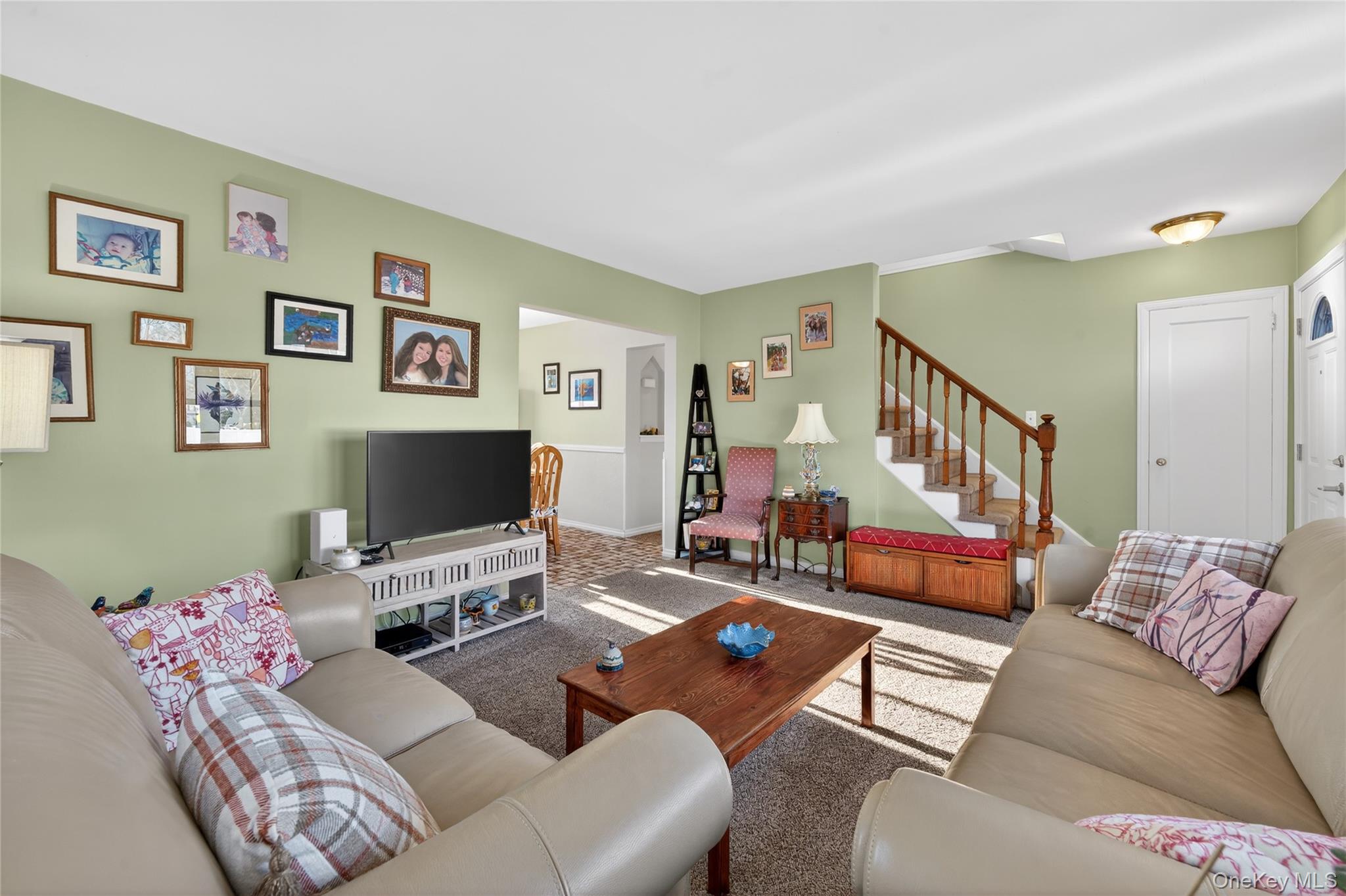 #5 photo, 59 Holly Road, Hewlett , NY 11557