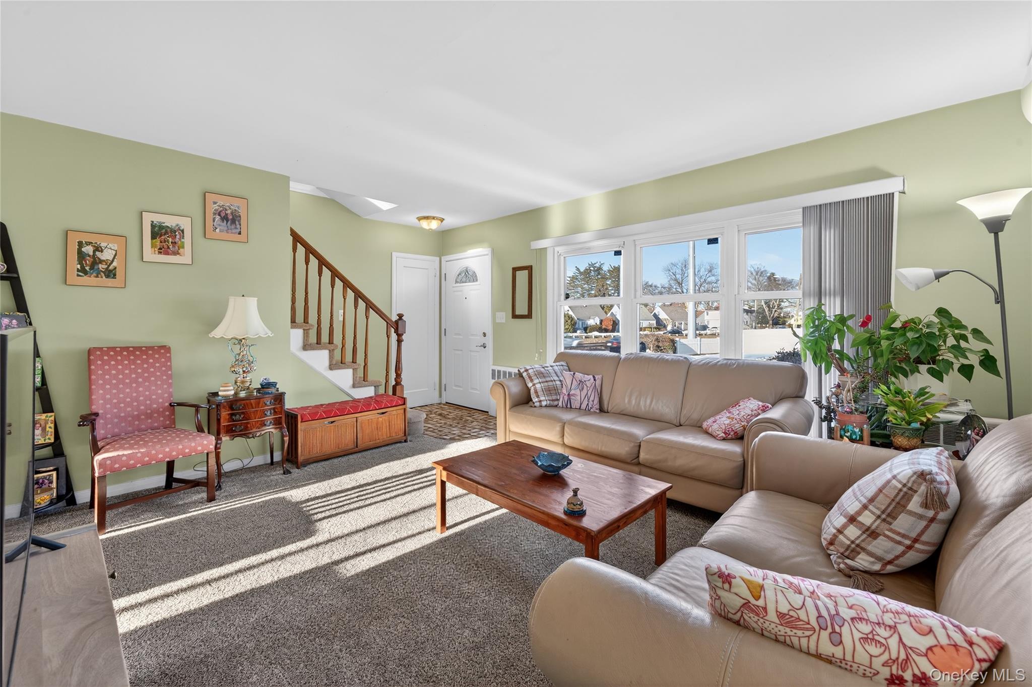 #8 photo, 59 Holly Road, Hewlett , NY 11557