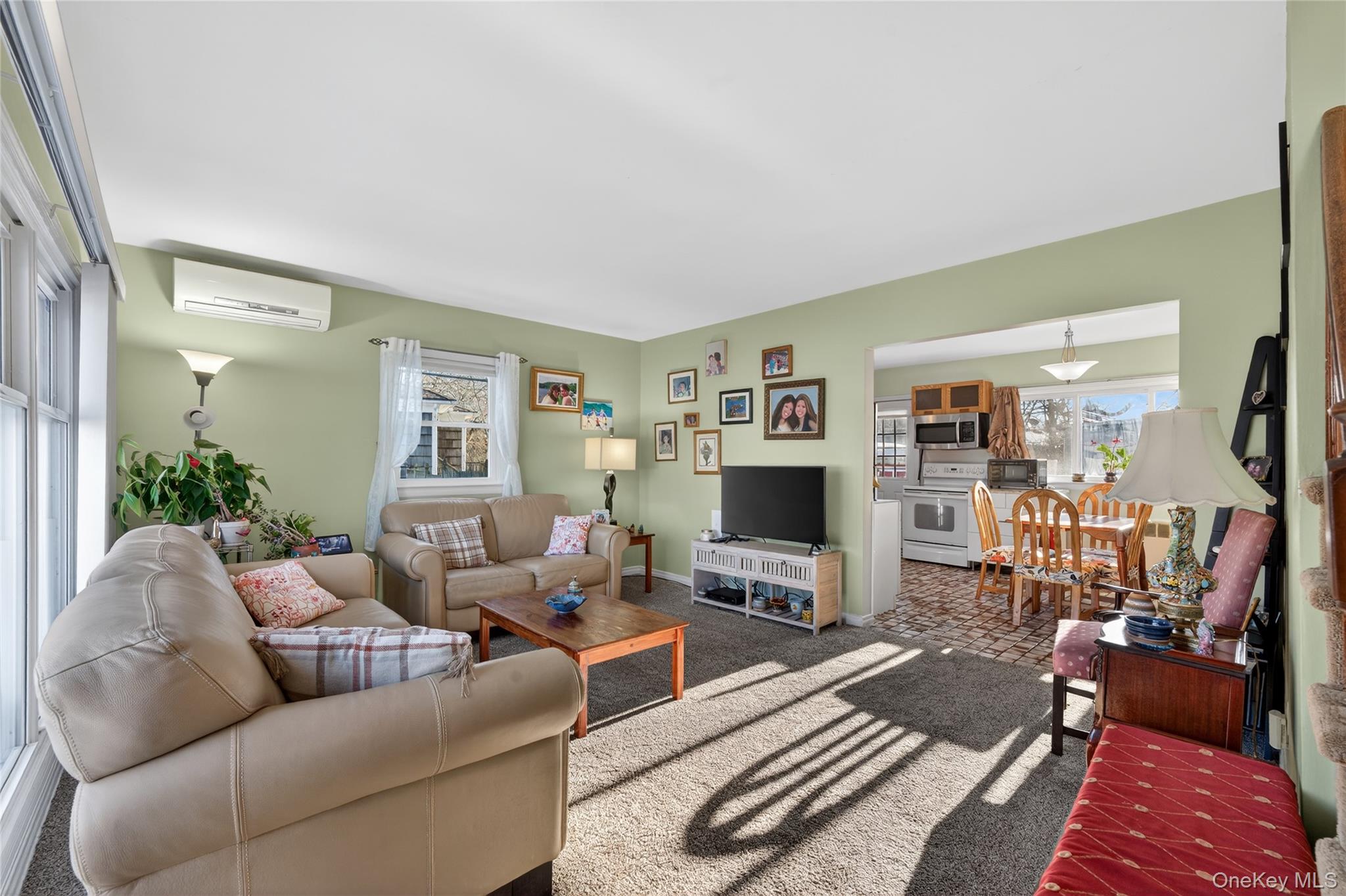 #9 photo, 59 Holly Road, Hewlett , NY 11557