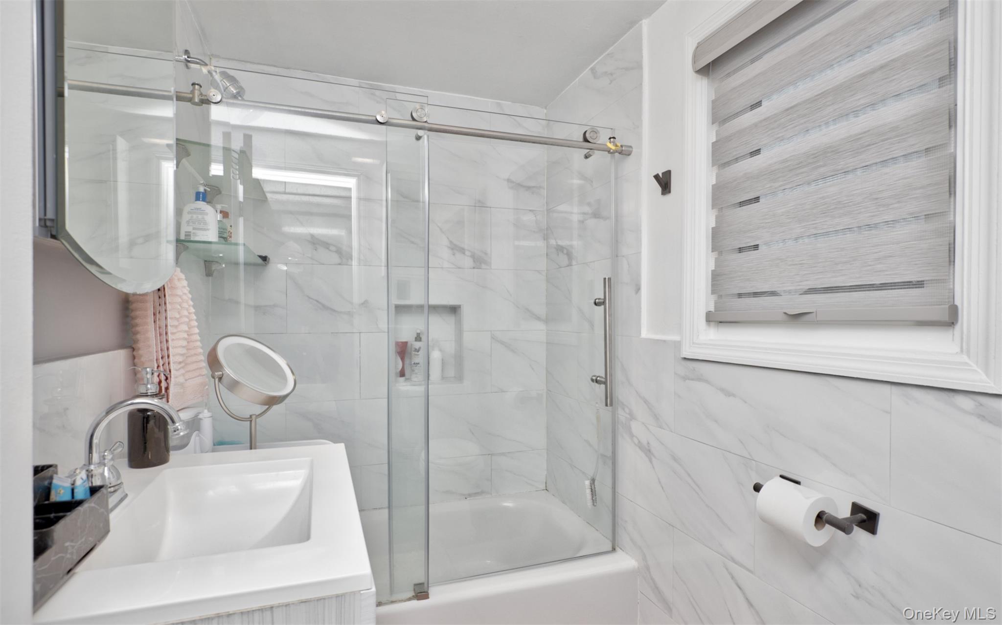 #12 photo, 383 White Road, Mineola , NY 11501