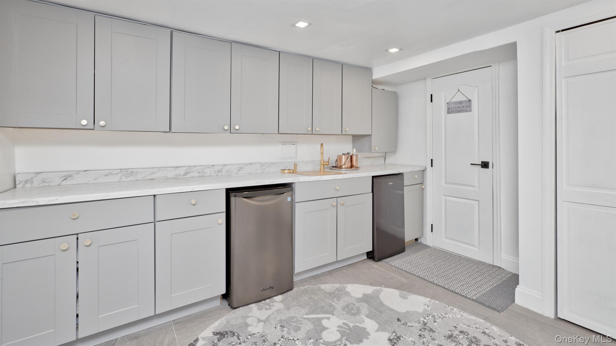 #15 photo, 383 White Road, Mineola , NY 11501