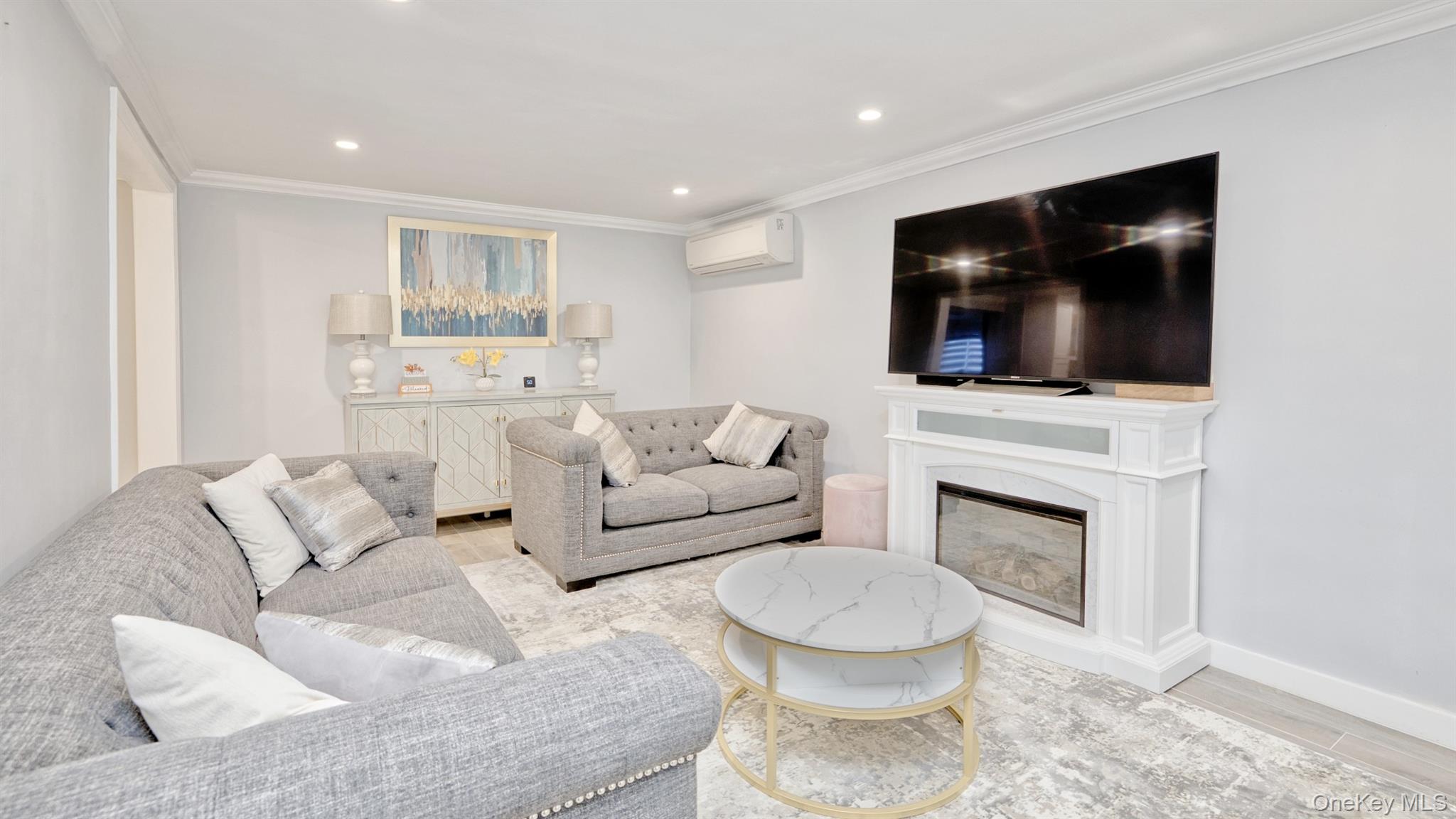 #3 photo, 383 White Road, Mineola , NY 11501