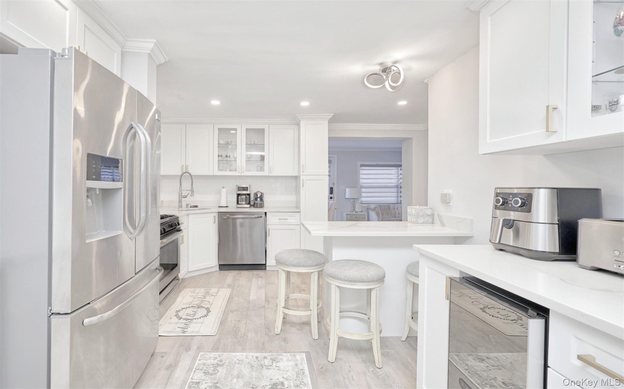 #4 photo, 383 White Road, Mineola , NY 11501