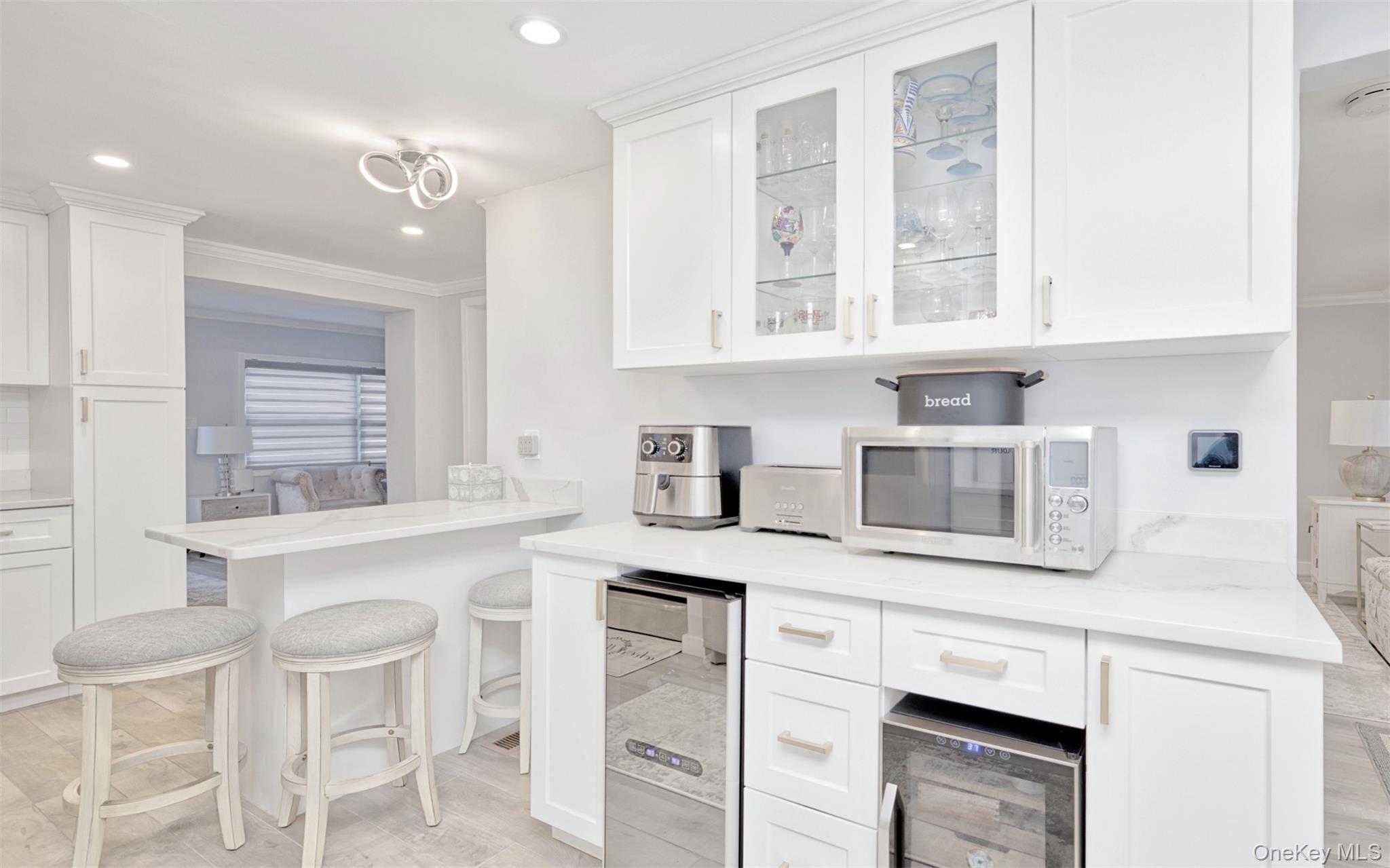 #6 photo, 383 White Road, Mineola , NY 11501