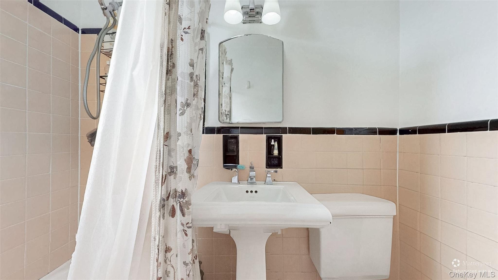 #19 photo, 105-25 64th Avenue, Forest Hills , NY 11375