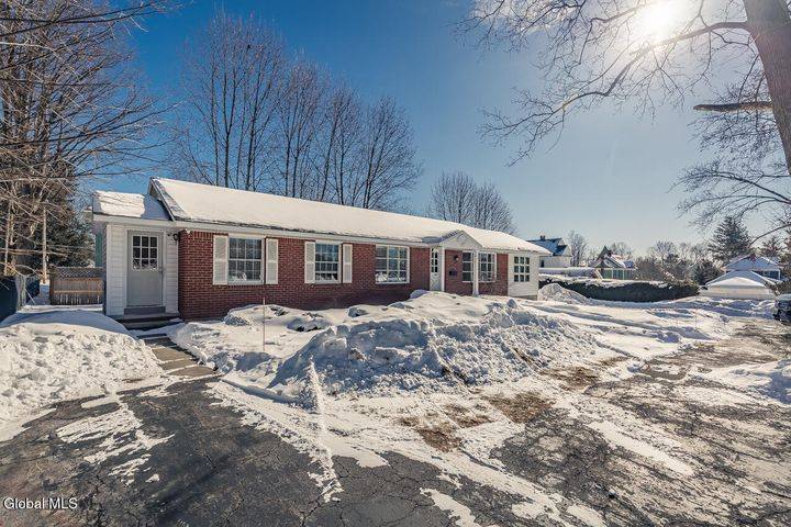 #3 photo, 8 Medical Arts Lane, Saratoga Springs , NY 12866