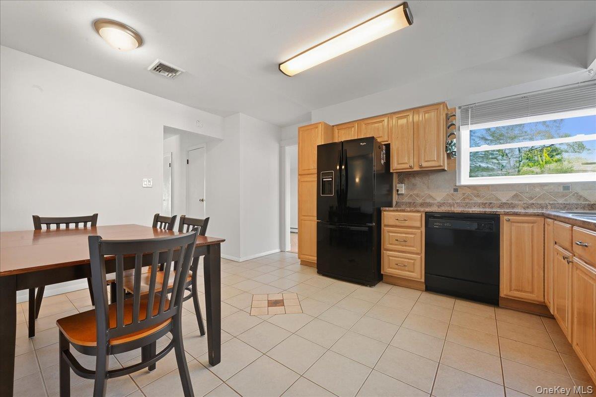 #16 photo, 3 Adrienne Court, Hauppauge , NY 11788