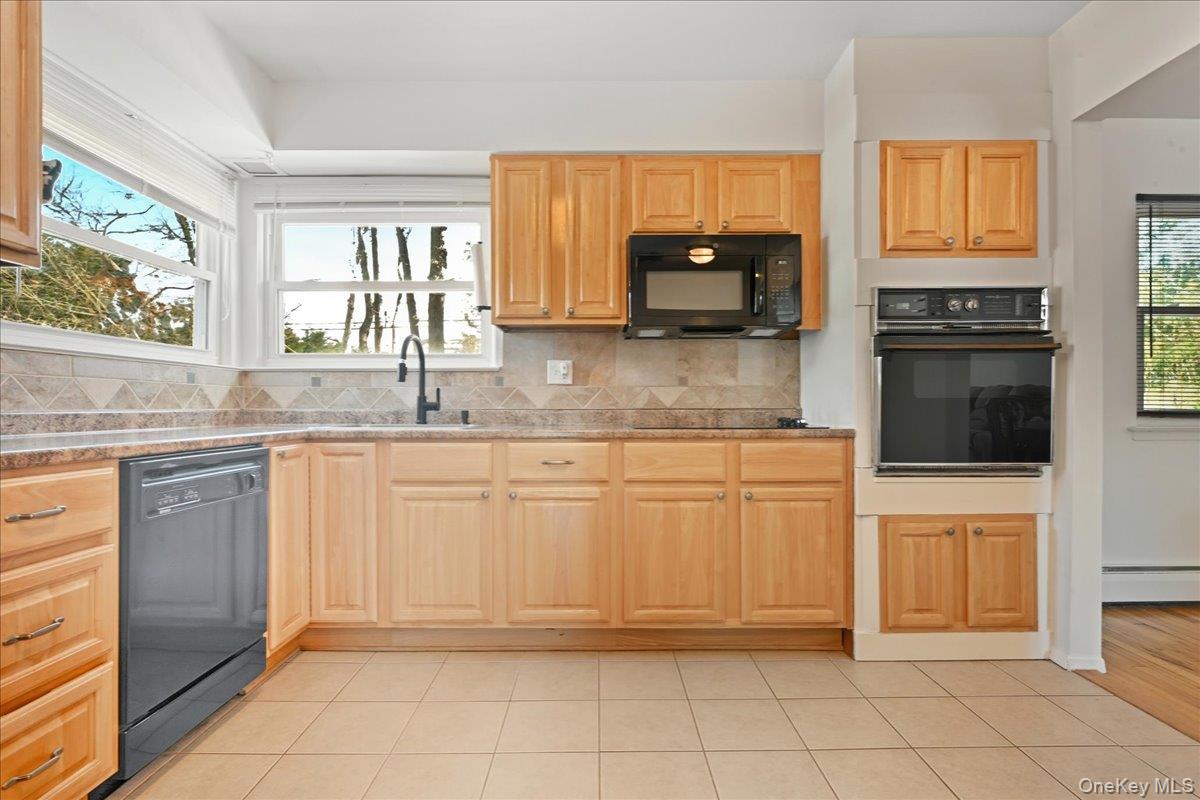 #19 photo, 3 Adrienne Court, Hauppauge , NY 11788