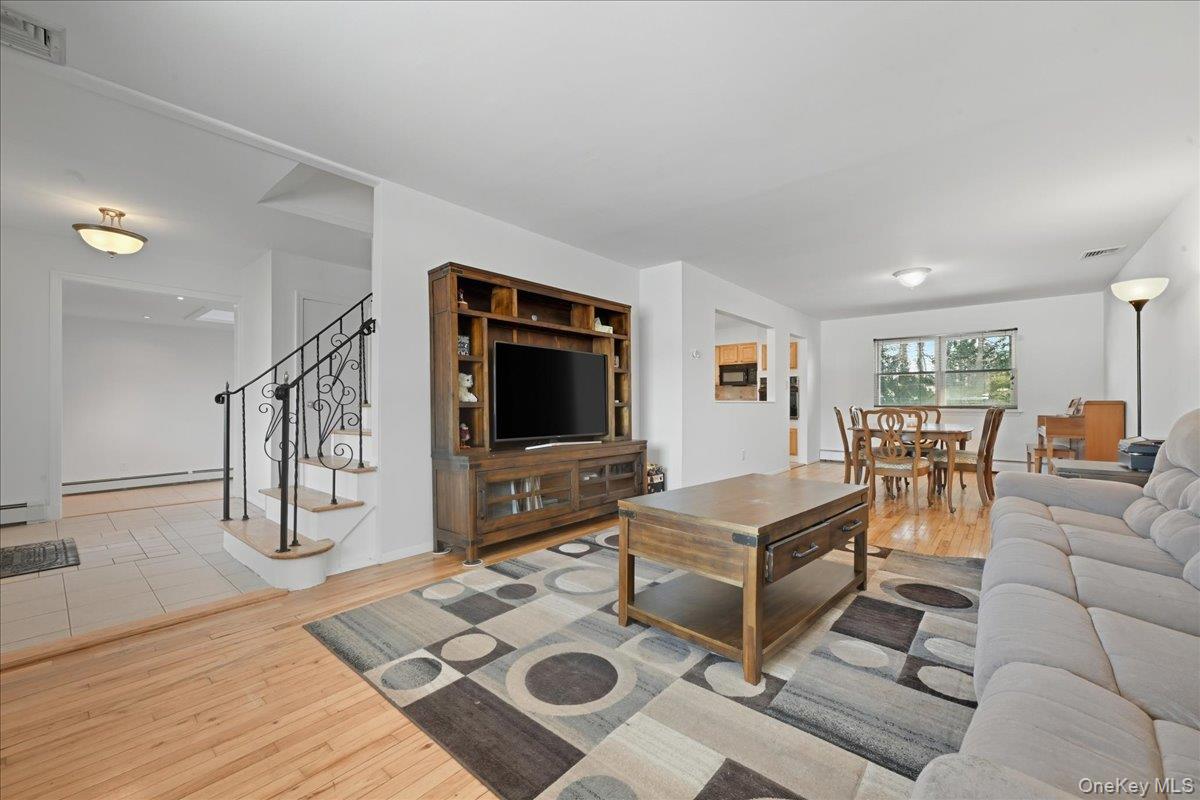 #9 photo, 3 Adrienne Court, Hauppauge , NY 11788