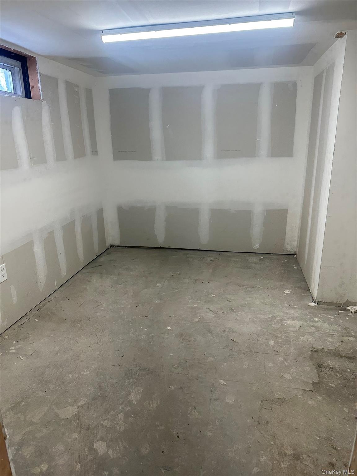 #10 photo, 23 Hemlock Street, Wyandanch , NY 11798