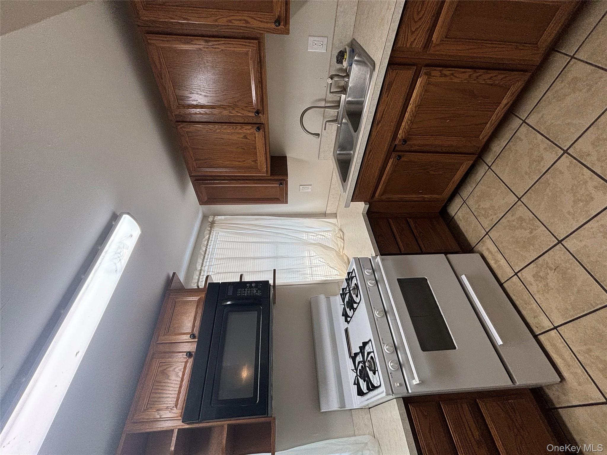 #8 photo, 84 Albany Street, Poughkeepsie , NY 12601