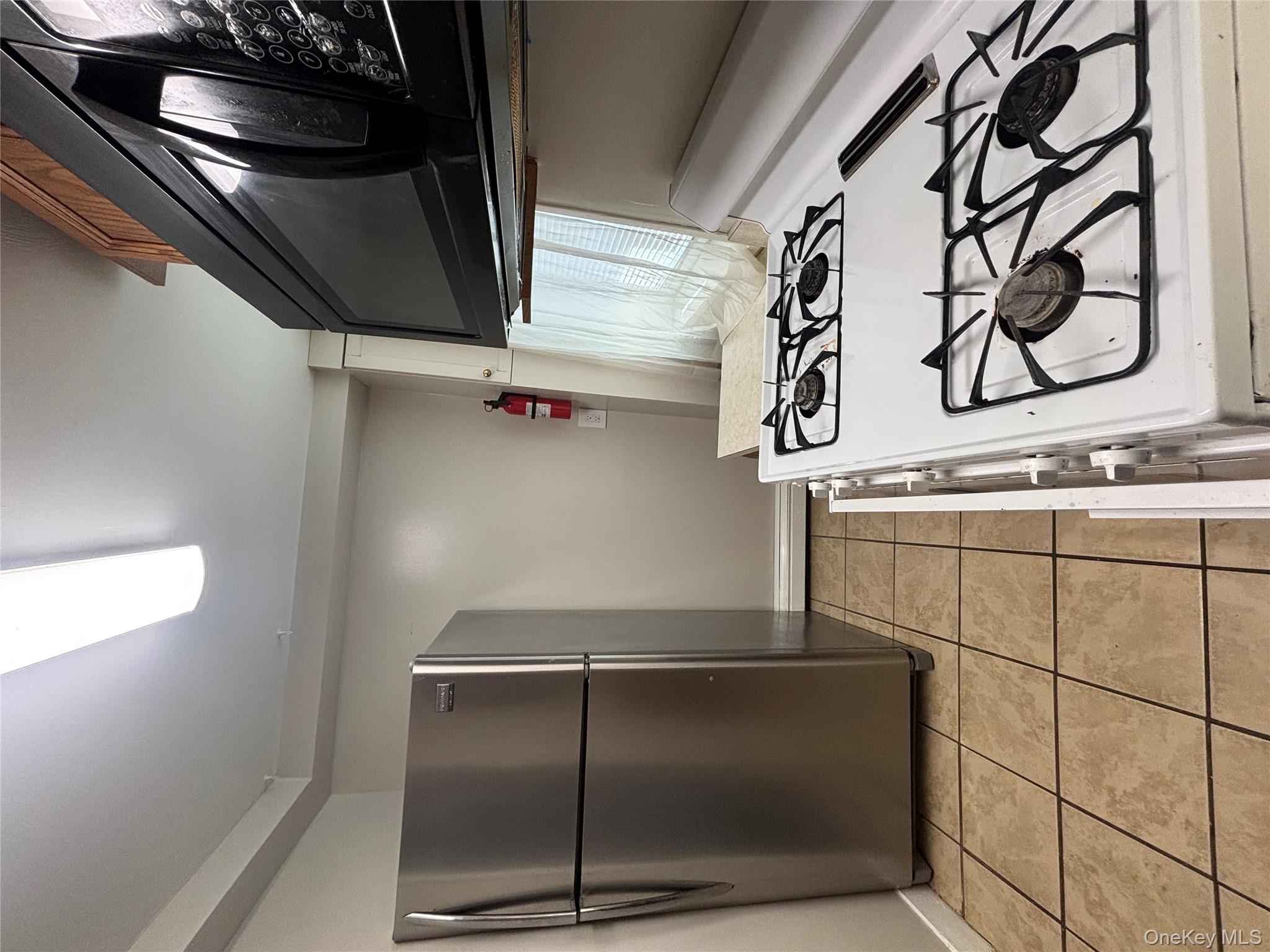 #9 photo, 84 Albany Street, Poughkeepsie , NY 12601