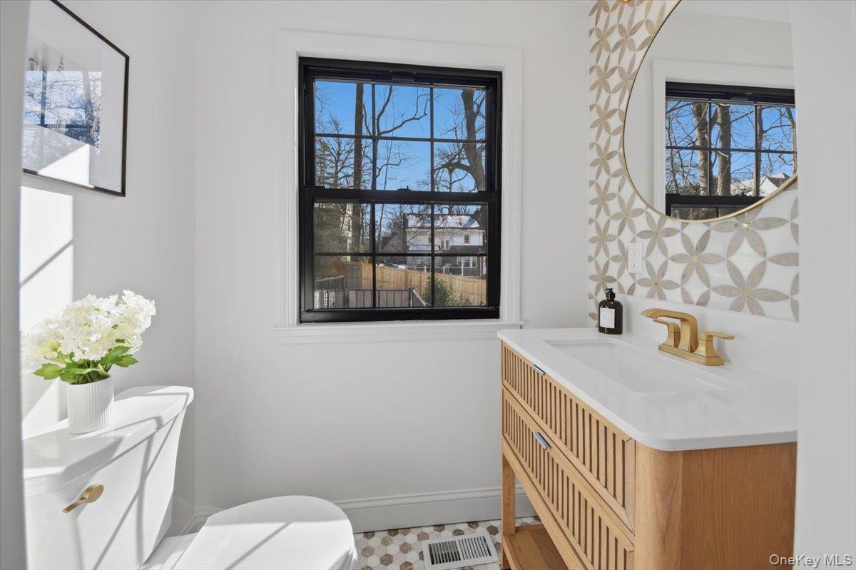 #14 photo, 18 Lakeside Drive, New Rochelle , NY 10801