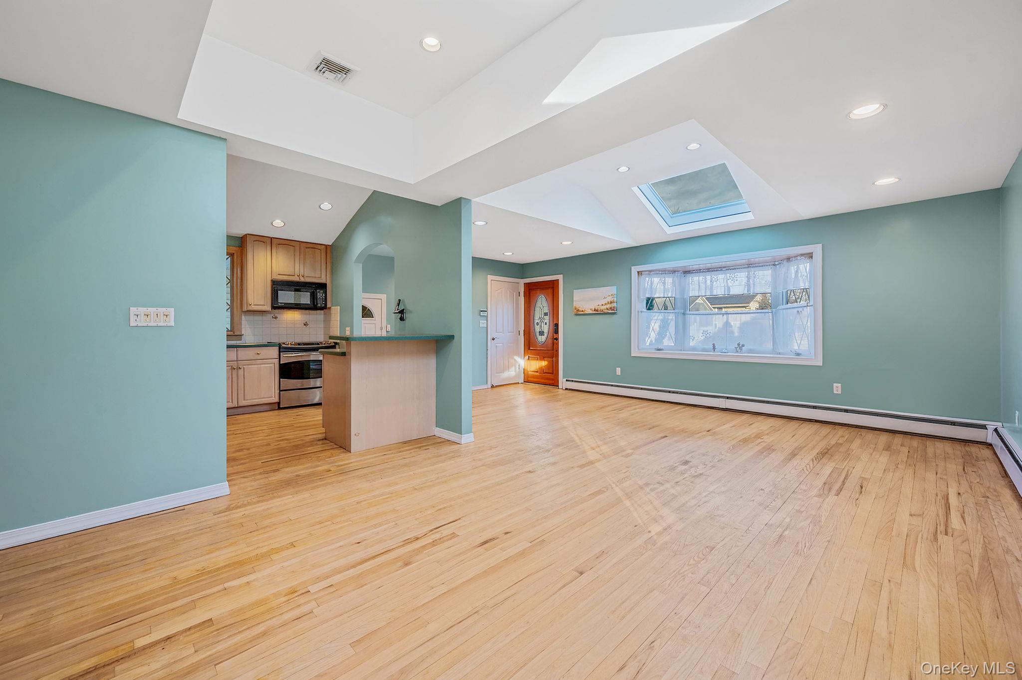 #10 photo, 1616 Madison Avenue, West Islip , NY 11795