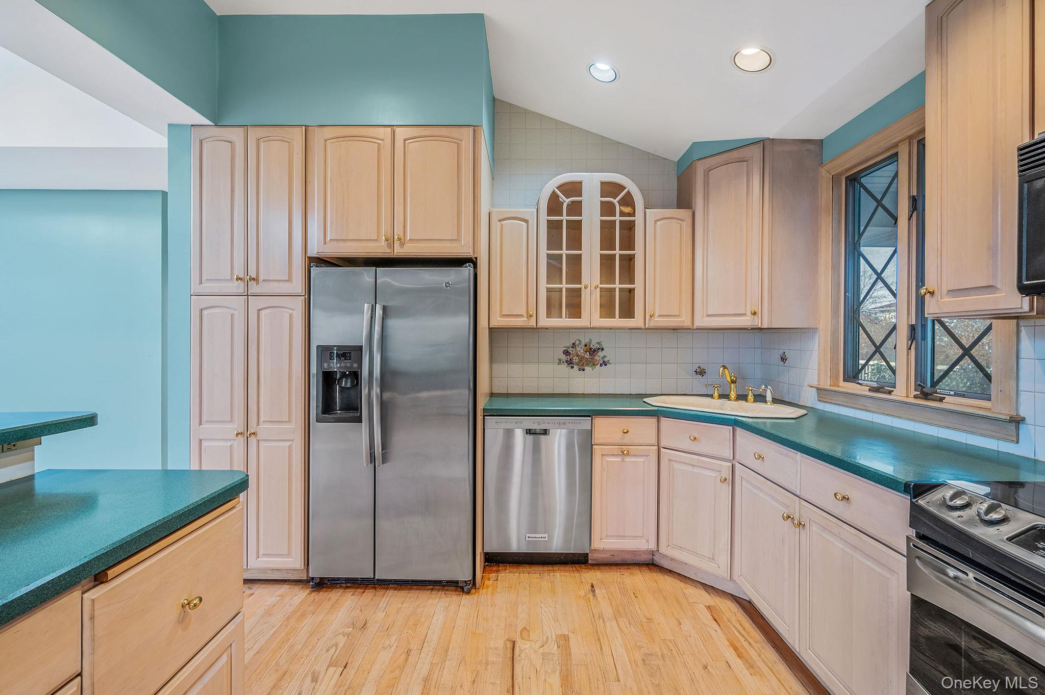 #11 photo, 1616 Madison Avenue, West Islip , NY 11795