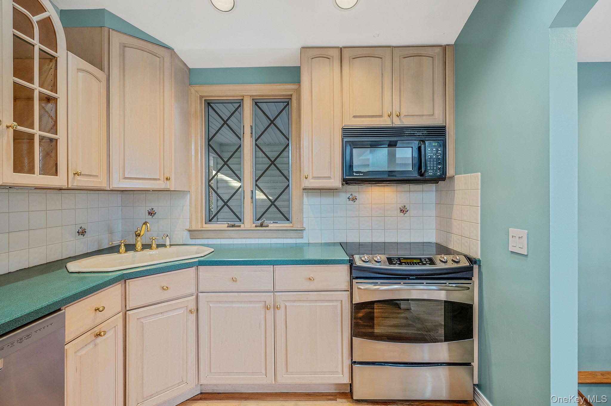 #12 photo, 1616 Madison Avenue, West Islip , NY 11795