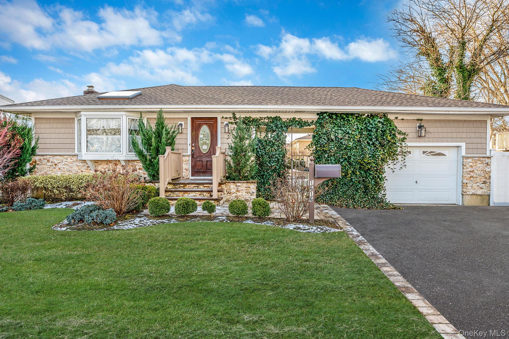 #2 photo, 1616 Madison Avenue, West Islip , NY 11795