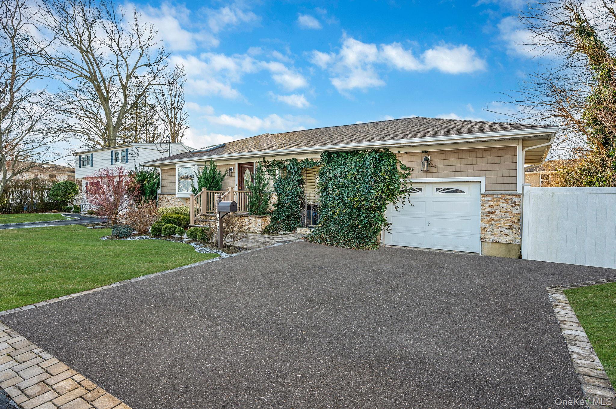 #3 photo, 1616 Madison Avenue, West Islip , NY 11795