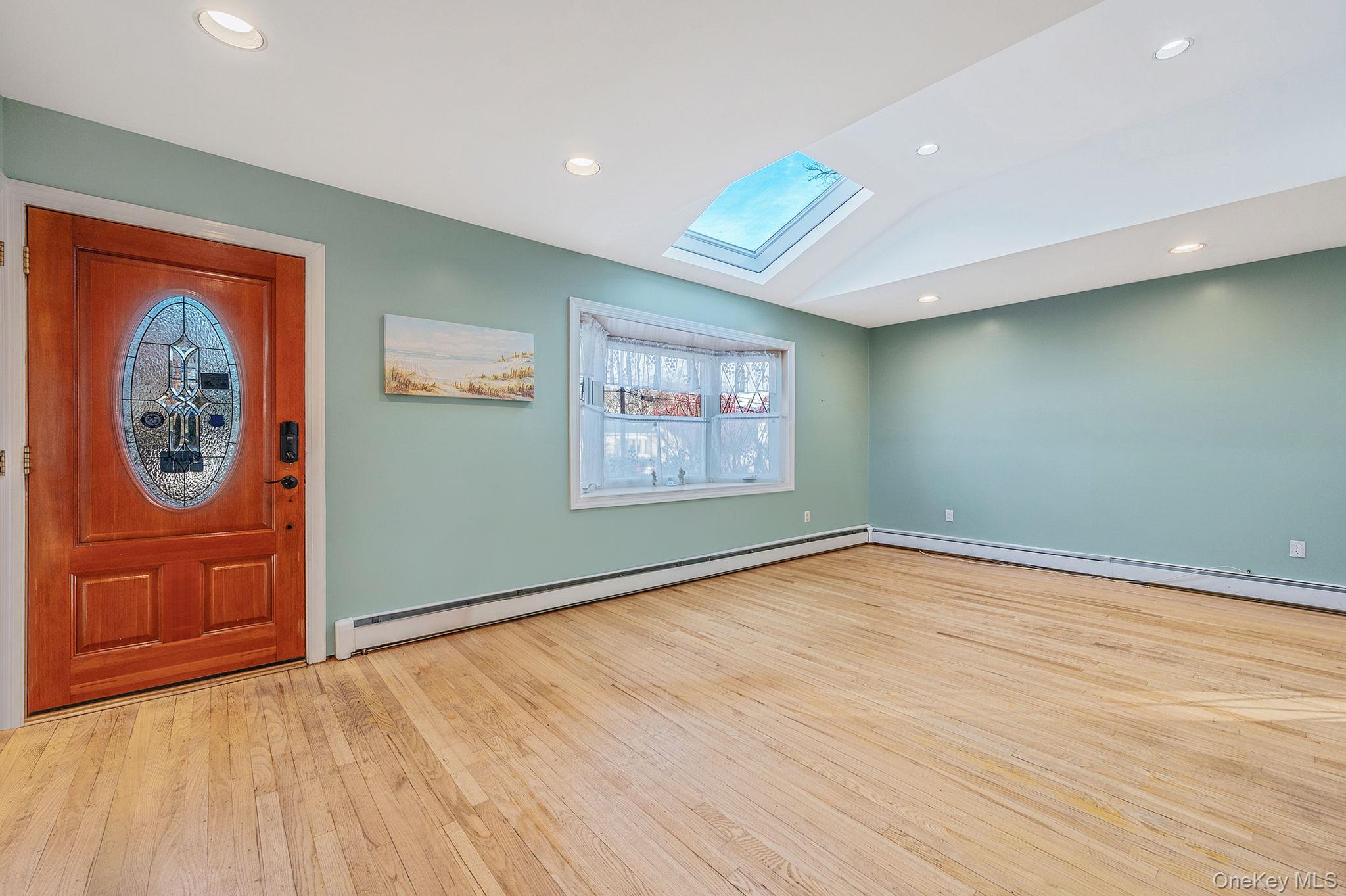 #4 photo, 1616 Madison Avenue, West Islip , NY 11795