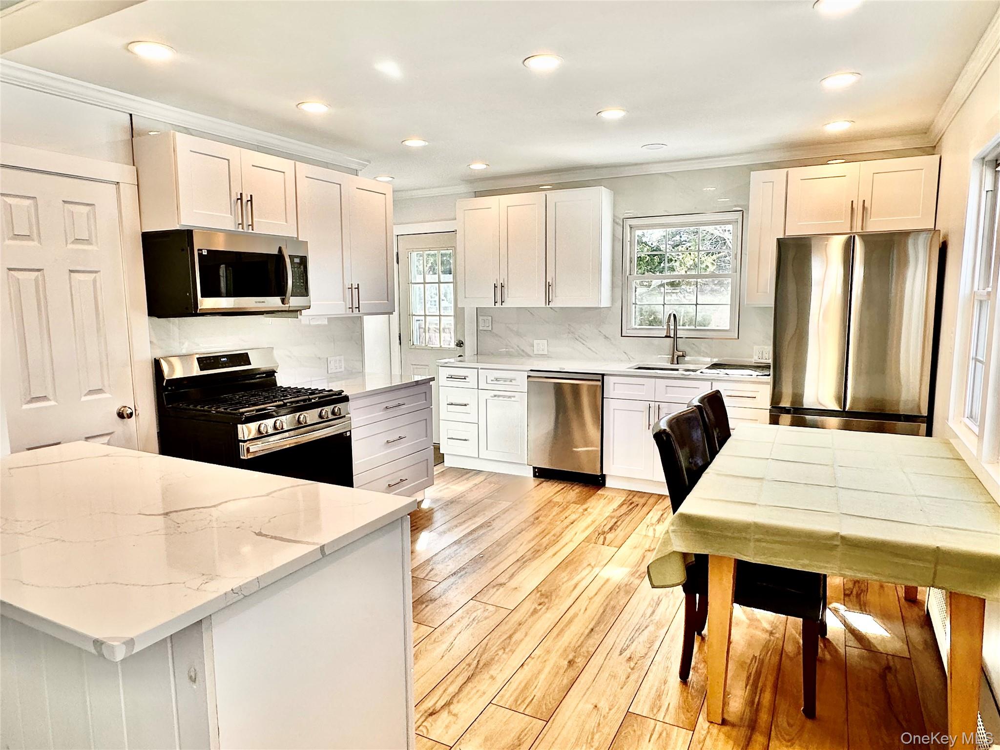 #5 photo, 16 Osceola Lane, Southampton , NY 11968