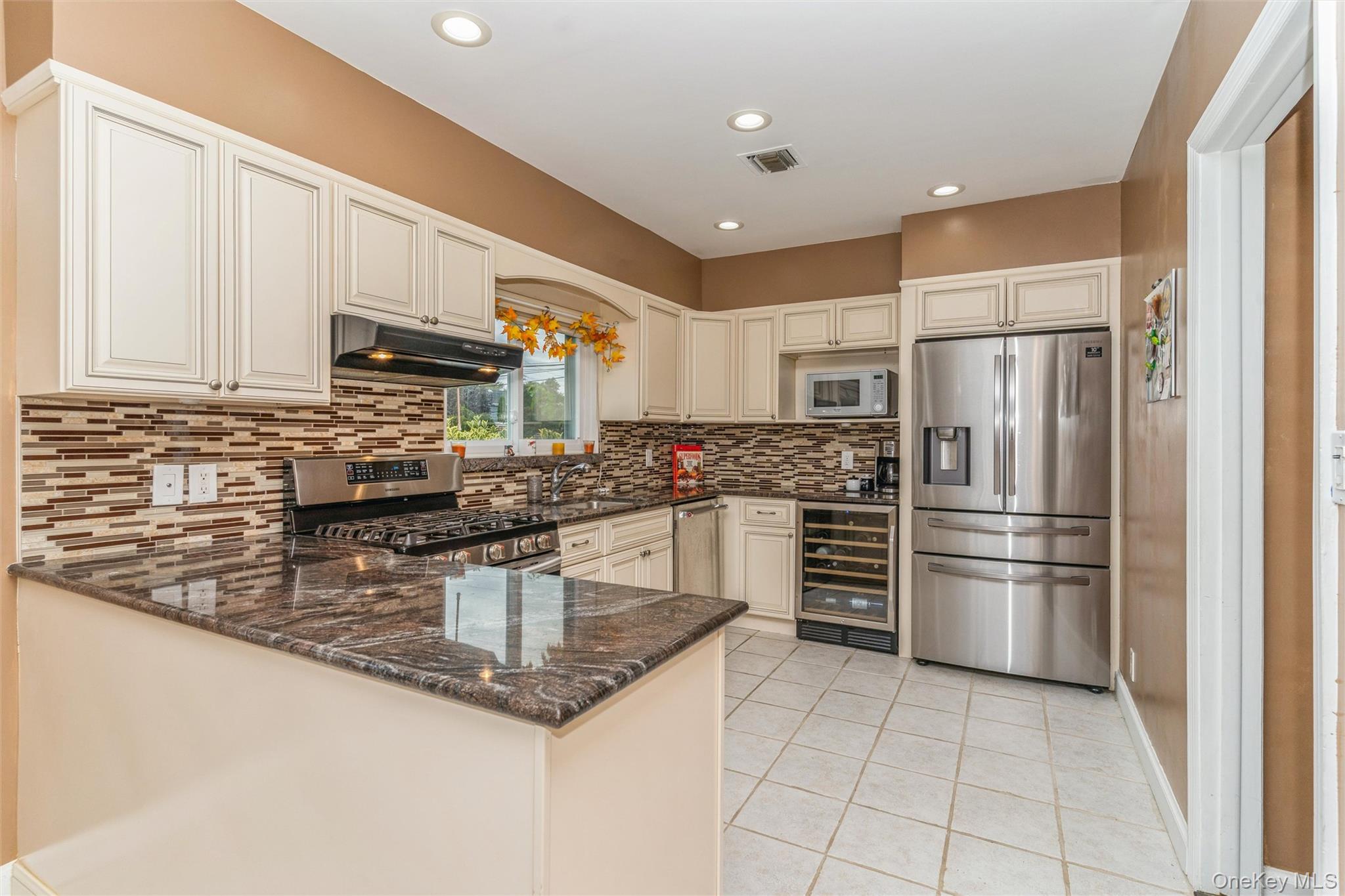 #19 photo, 262 Channon Road, Hewlett , NY 11557