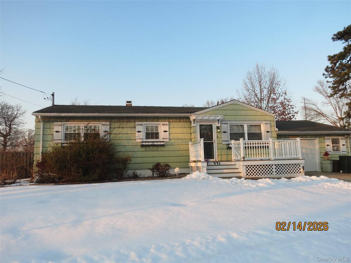 #1 photo, 771 Peconic Avenue, West Babylon , NY 11704